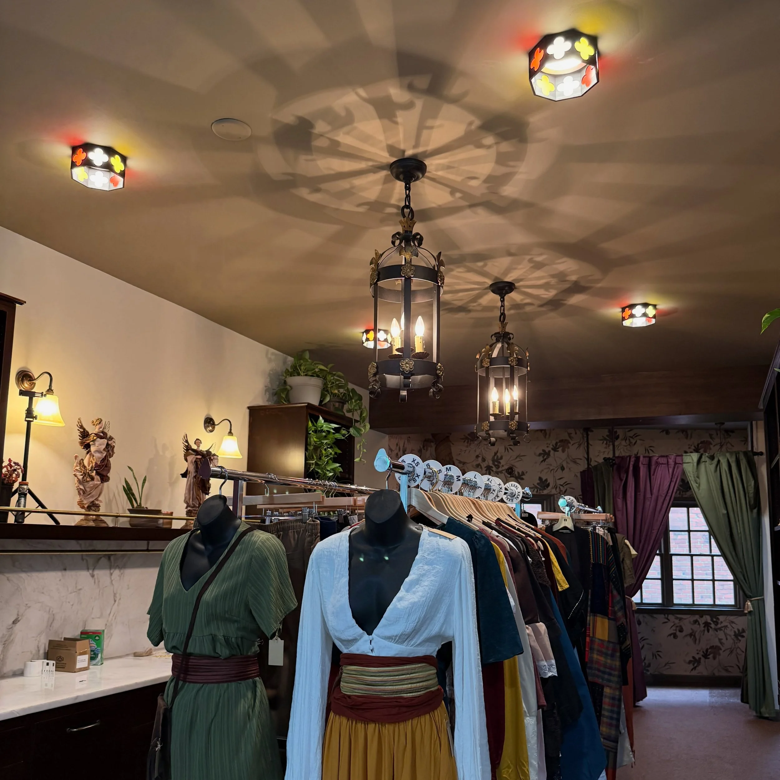 very excited about our updated light fixtures. 😊 

we plan to start putting our inventory out in full force next week, but started getting some of the layout situated in preparation! 

#maryland #thecrownedcat #consignment #mdrennfest