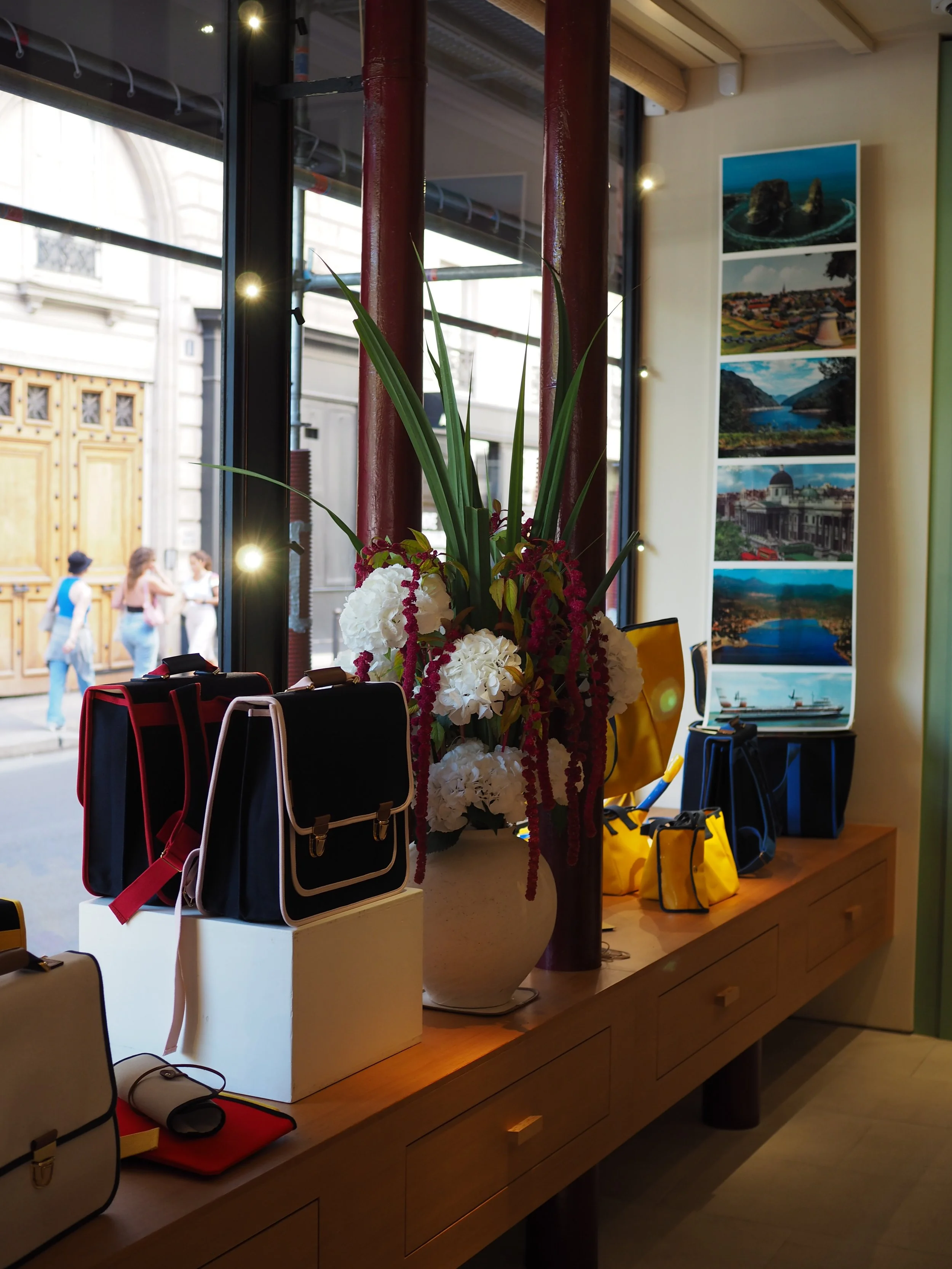 L/UNIFORM, Paris