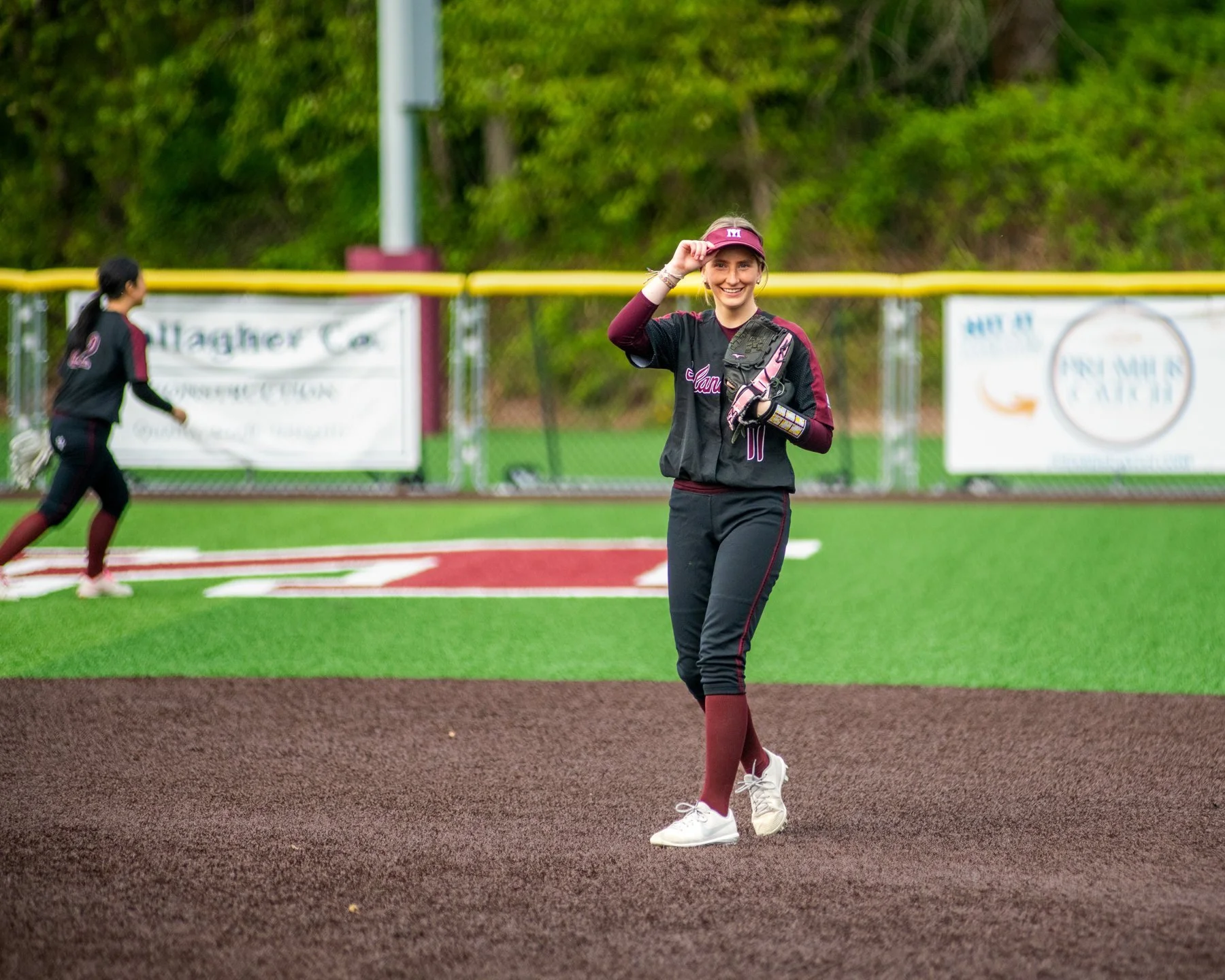 Islander softball player throws from the infield.