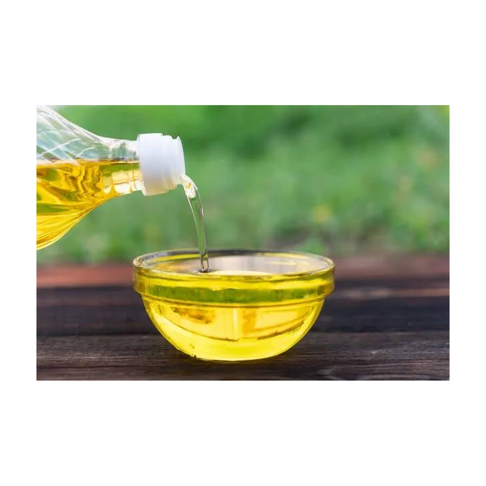 vegetable_oil_pouring_lifestyle_squarespace_ready.png