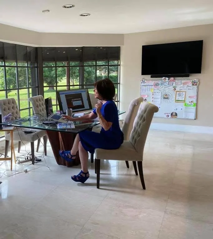 Elementary educator teaching virtually
