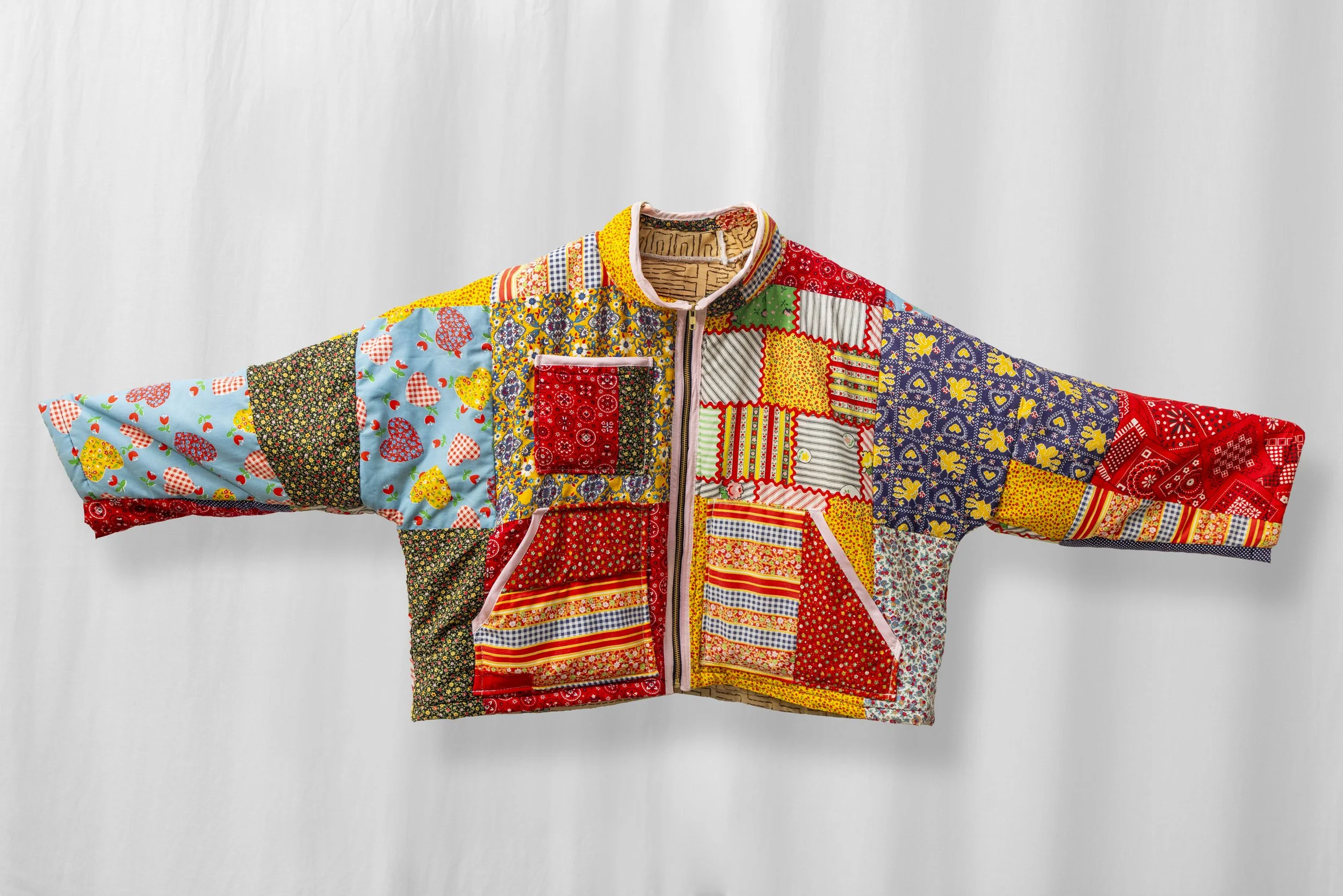 KATIE_STORE_JACKET_RED_FALL_PATCHWORK_STUDIO_02.jpg