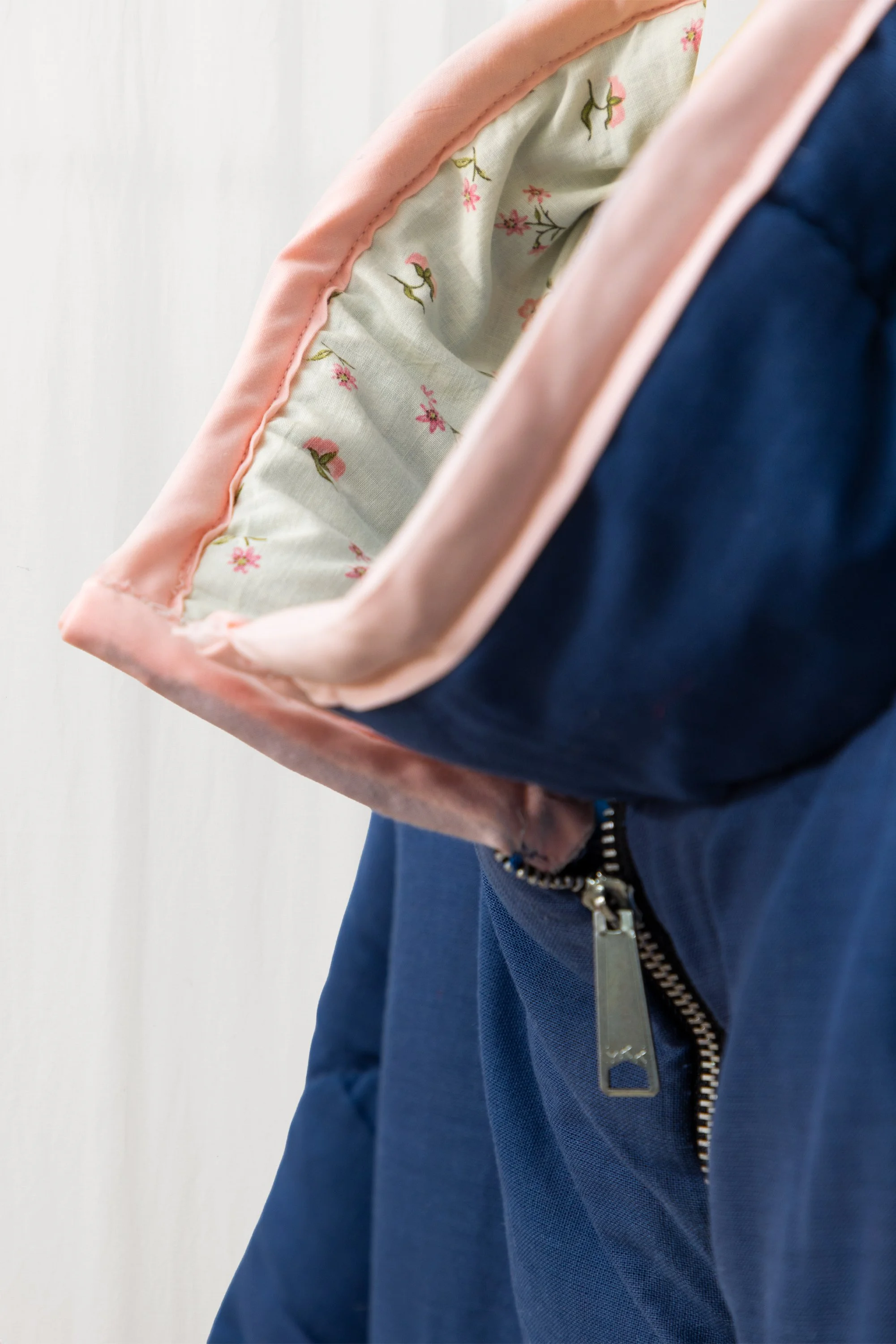 KATIE_STORE_JACKET_BLUE_SLEEPING_BAG_PUFFER_STUDIO_05.jpg