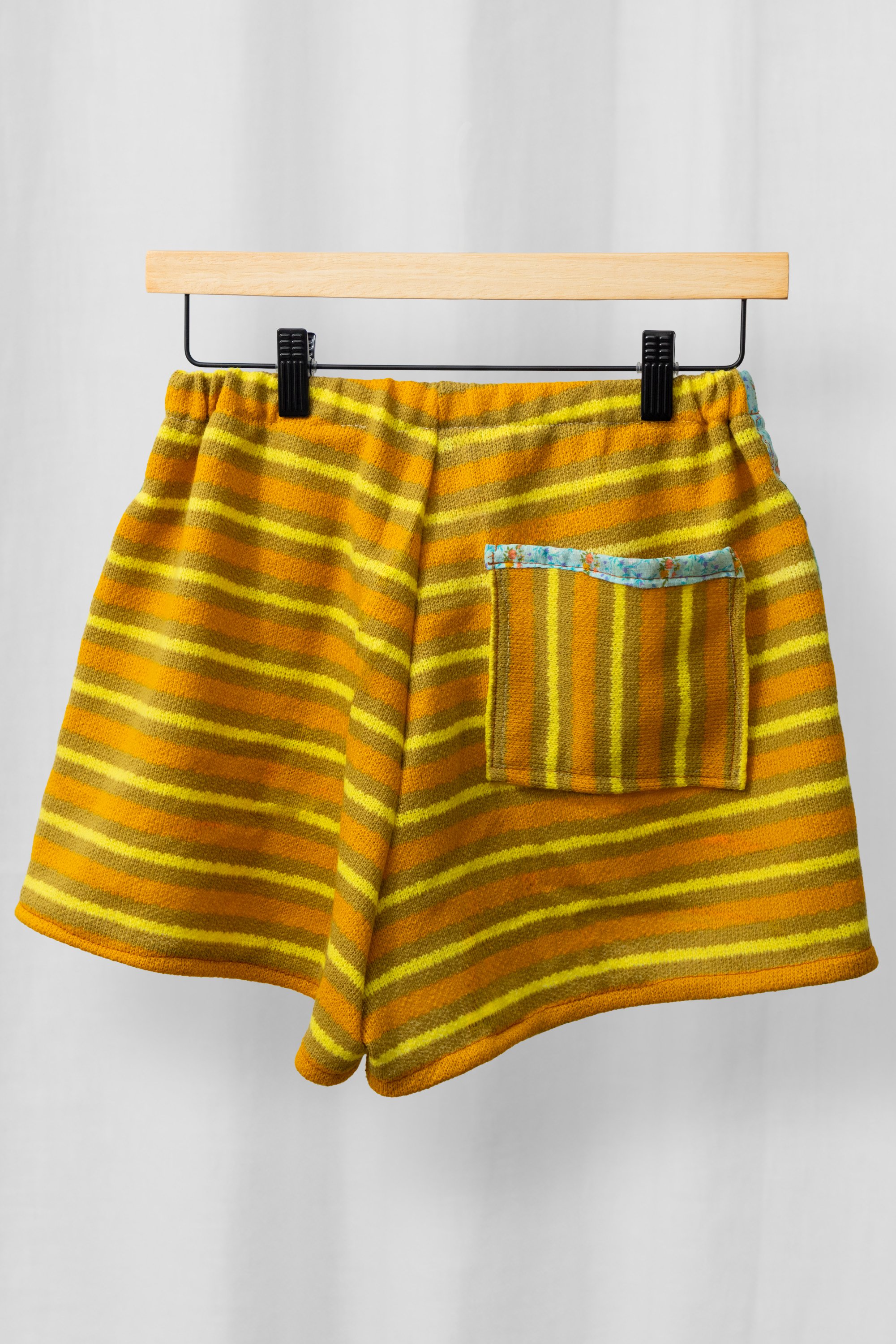 KATIE_STORE_SHORTS_YELLOW_ORANGE_STRIPES_STUDIO_02.jpg