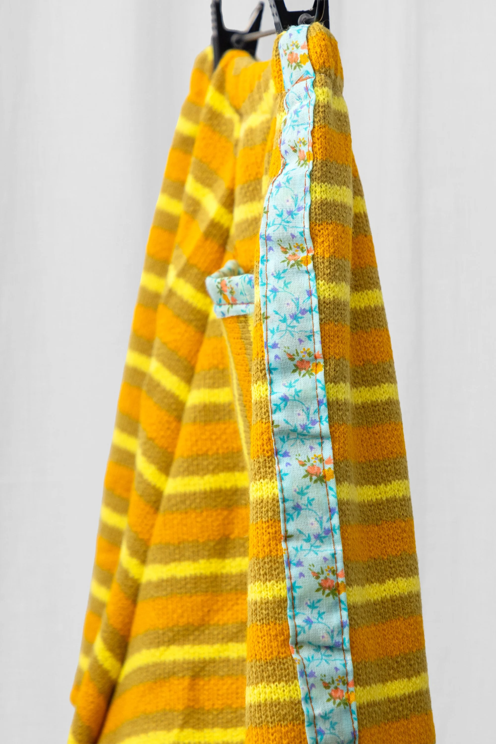 KATIE_STORE_SHORTS_YELLOW_ORANGE_STRIPES_STUDIO_03.jpg