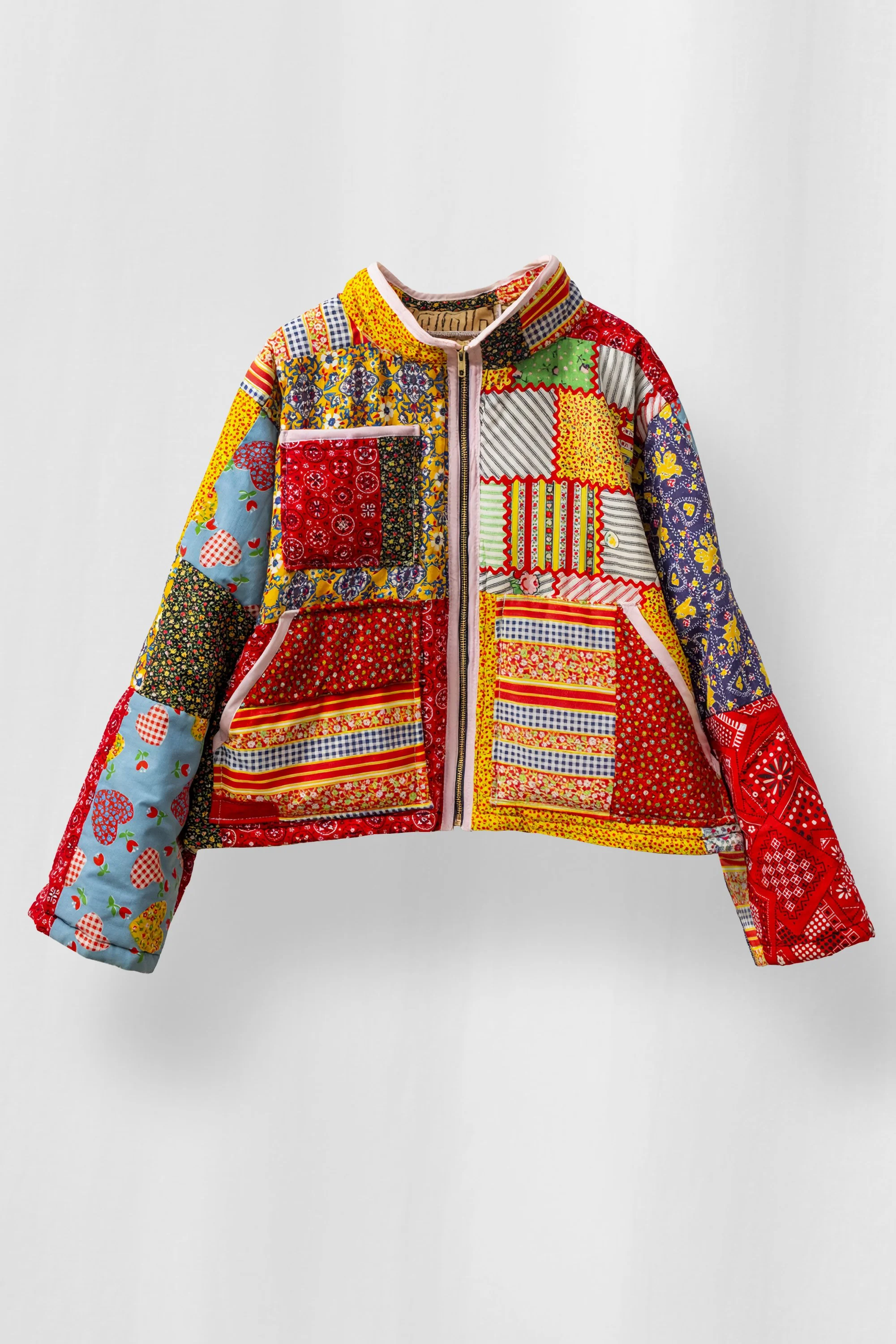 KATIE_STORE_JACKET_RED_FALL_PATCHWORK_STUDIO_01.jpg
