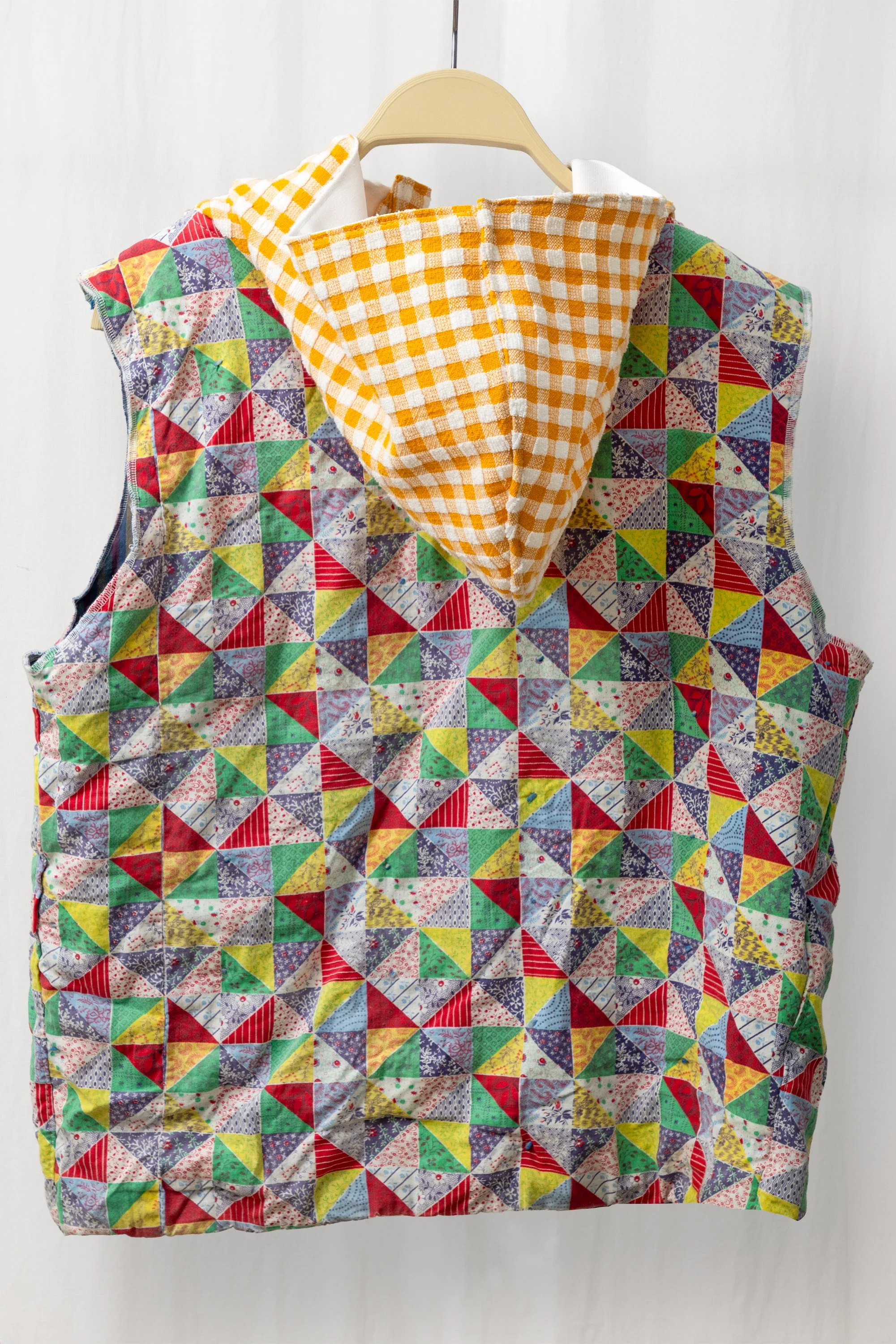 KATIE_STORE_VEST_GEOMETRY_STUDIO_02.jpg