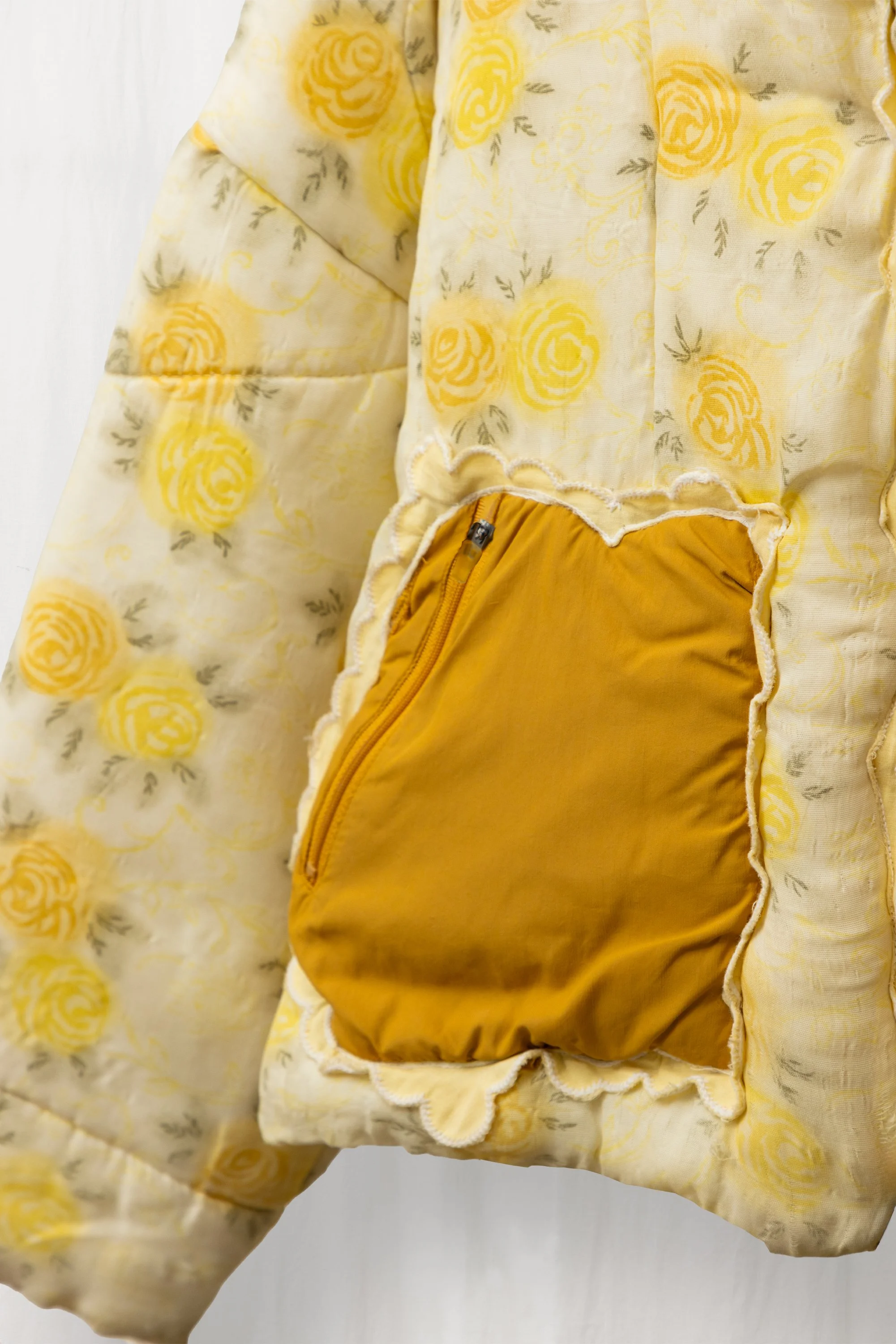 KATIE_STORE_JACKET_YELLOW_PUFFER_STUDIO_02.jpg