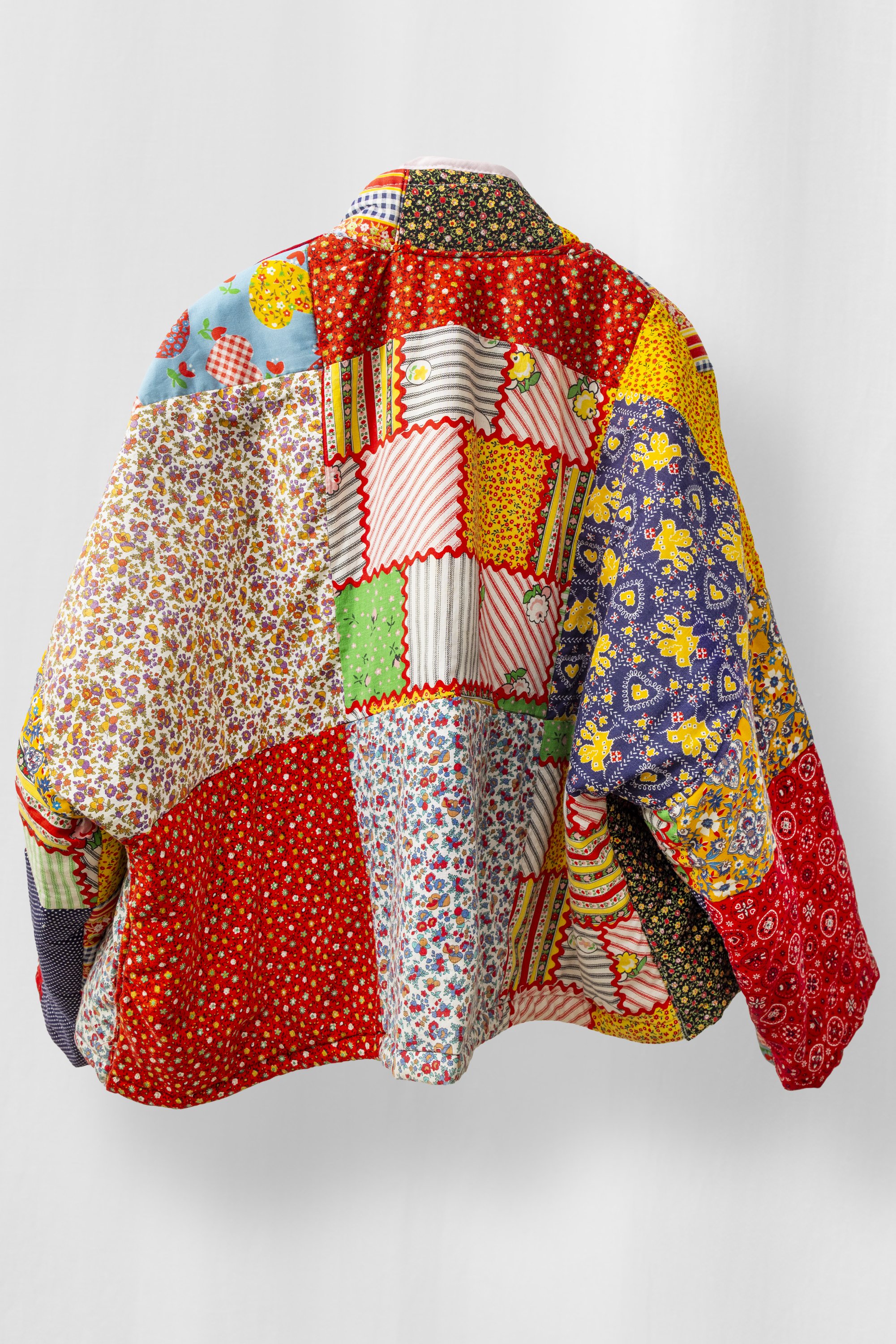 KATIE_STORE_JACKET_RED_FALL_PATCHWORK_STUDIO_05.jpg