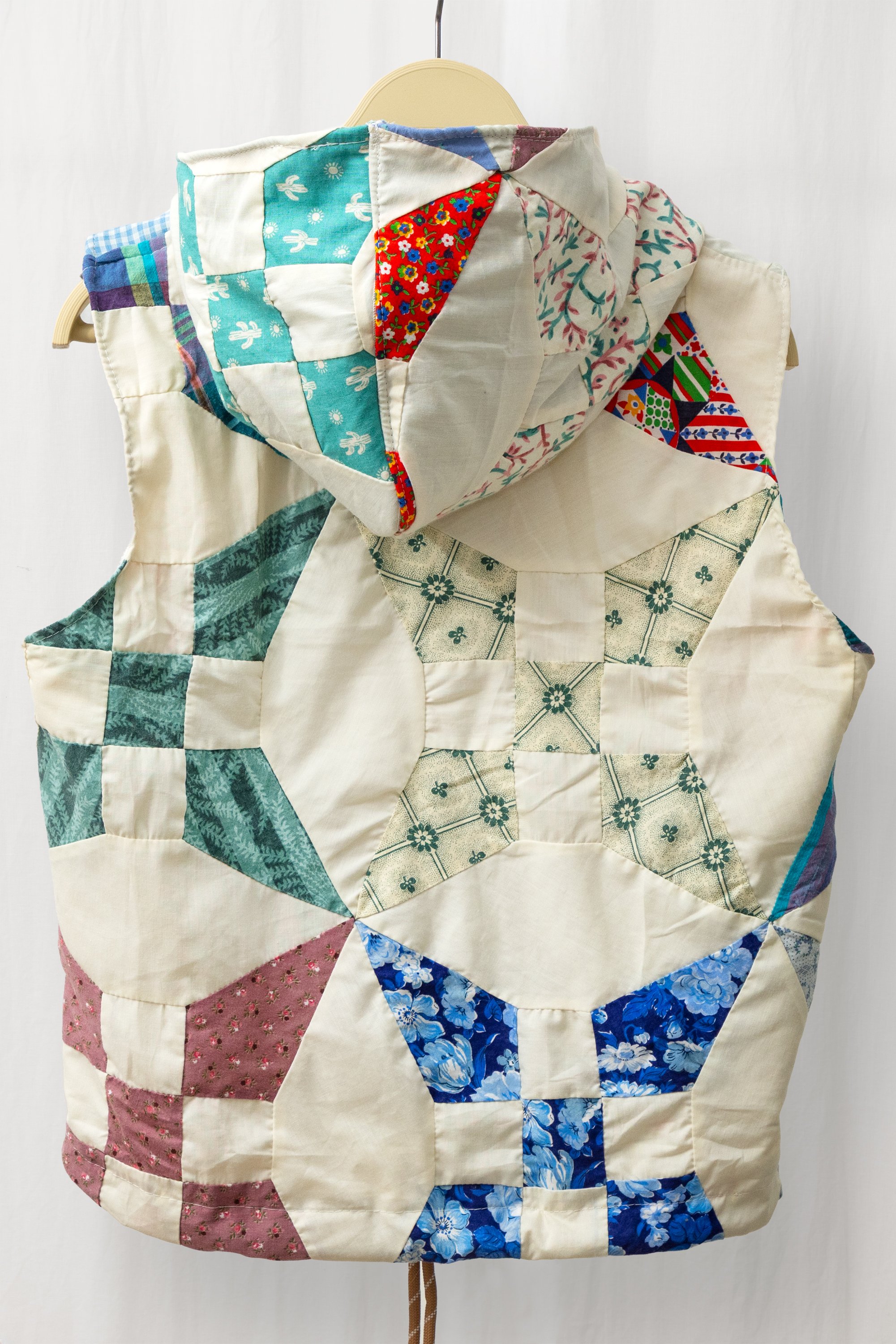 KATIE_STORE_VEST_DAY_TRIP_STUDIO_02.jpg