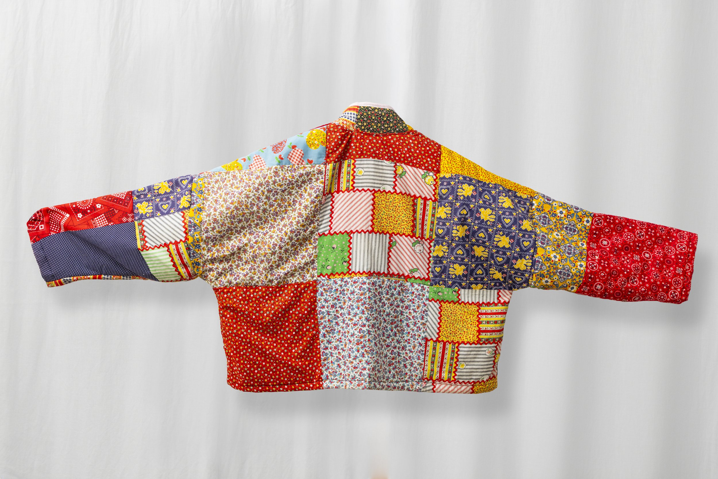 KATIE_STORE_JACKET_RED_FALL_PATCHWORK_STUDIO_03.jpg
