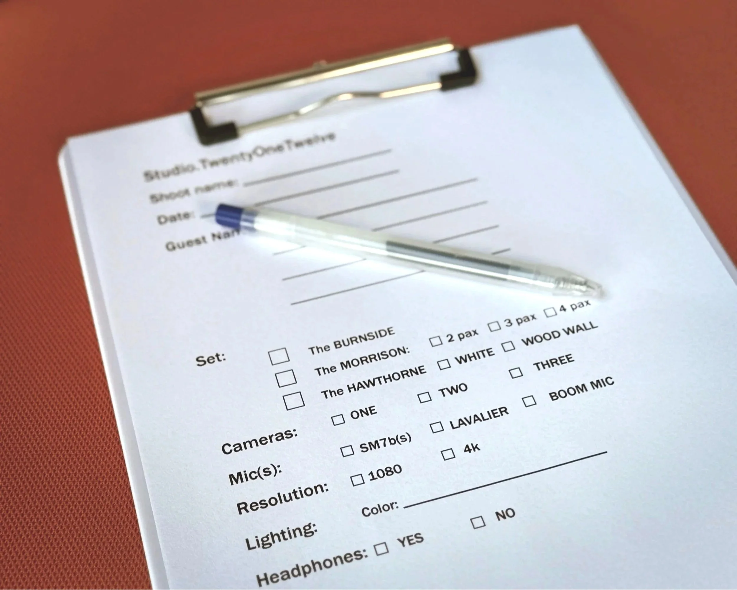 Pre-production checklist for a podcast session, with set, camera, mic and lighting choices