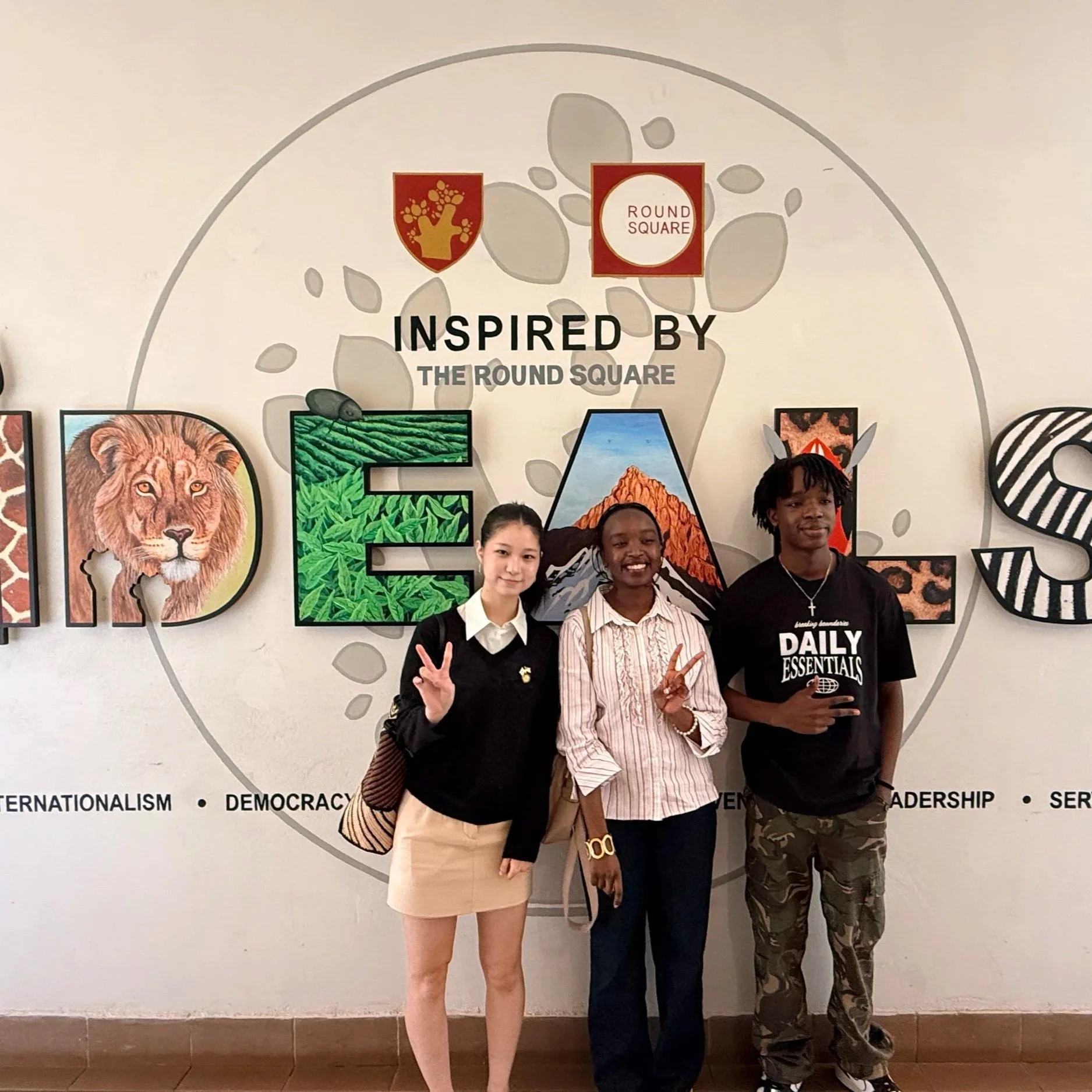 Global Youth Leaders sharing their academic experience by giving the South Korea Youth Leader Representative a tour of their school, Brookhouse International School