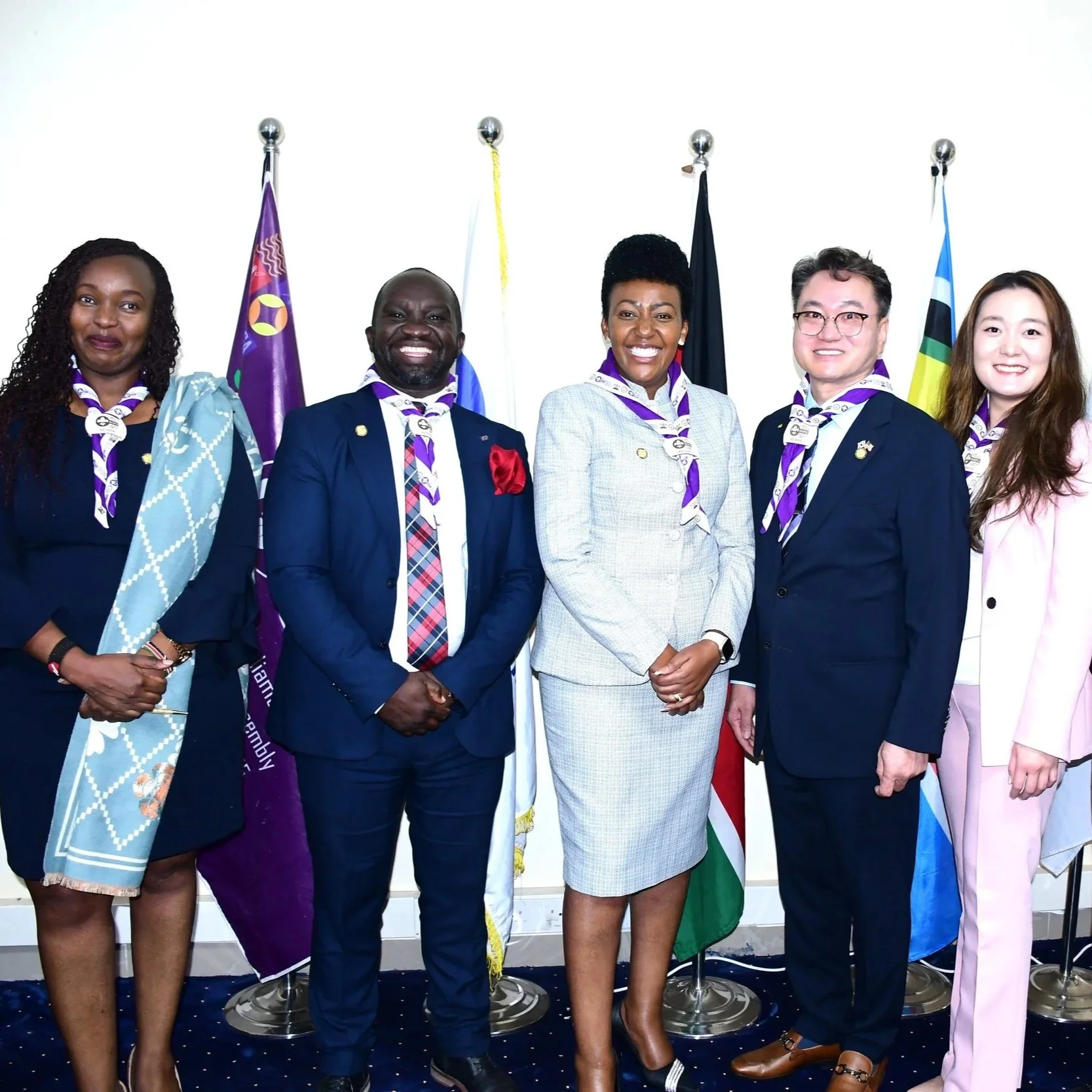 Picture after signing MOU with GYLN & WSPU-Kenya
Ft. Captain Dr. Ikuah (USKAA & GYLN Kenya Chapter President), Poppins Misoi (Executive Director of WSPU-Kenya), Senator Tabitha Mutinda (Senator of Nairobi and President of WSPU-Kenya), Robert Hyunsik 