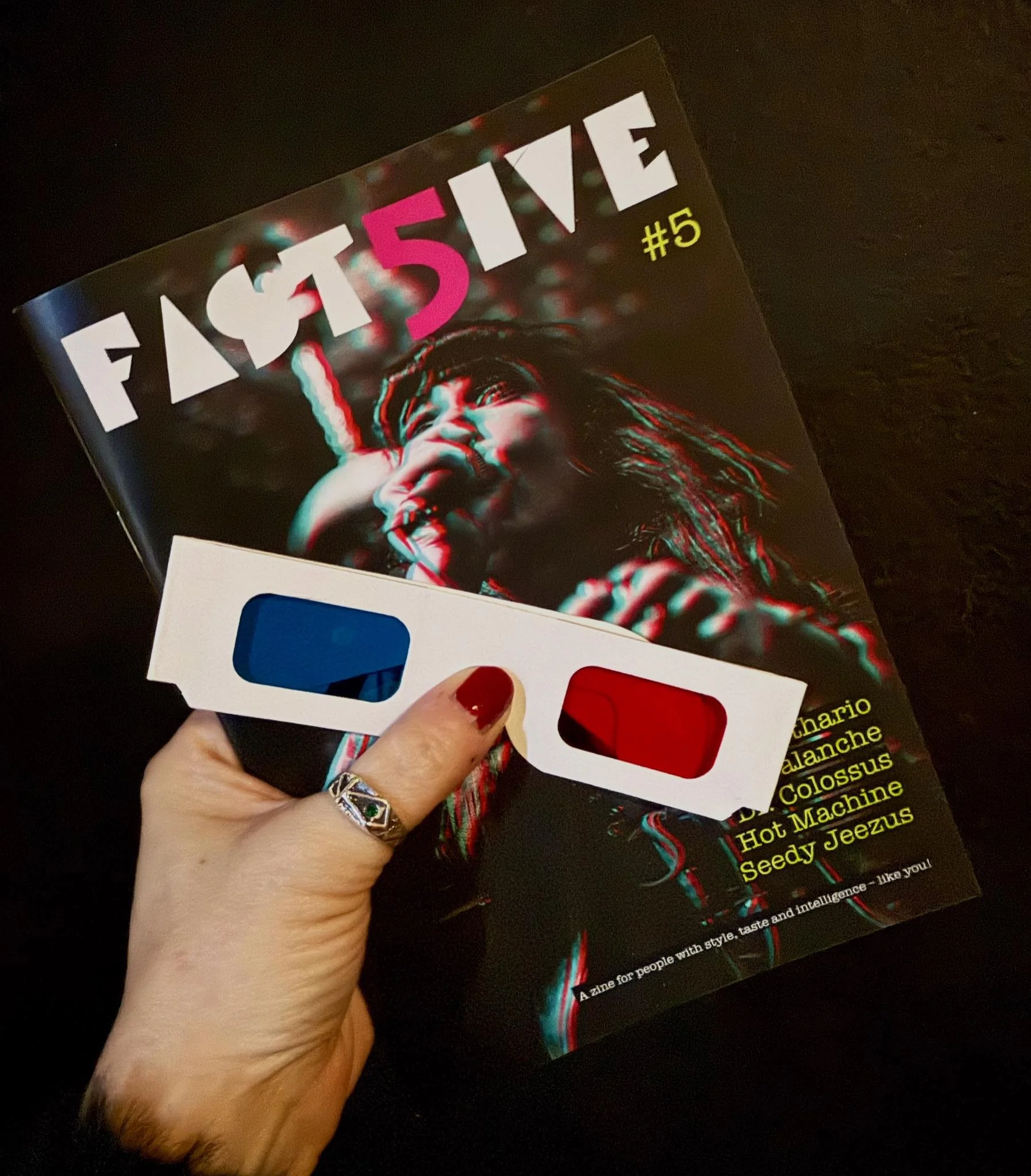 issue-5-with-3D-glasses-1.jpg