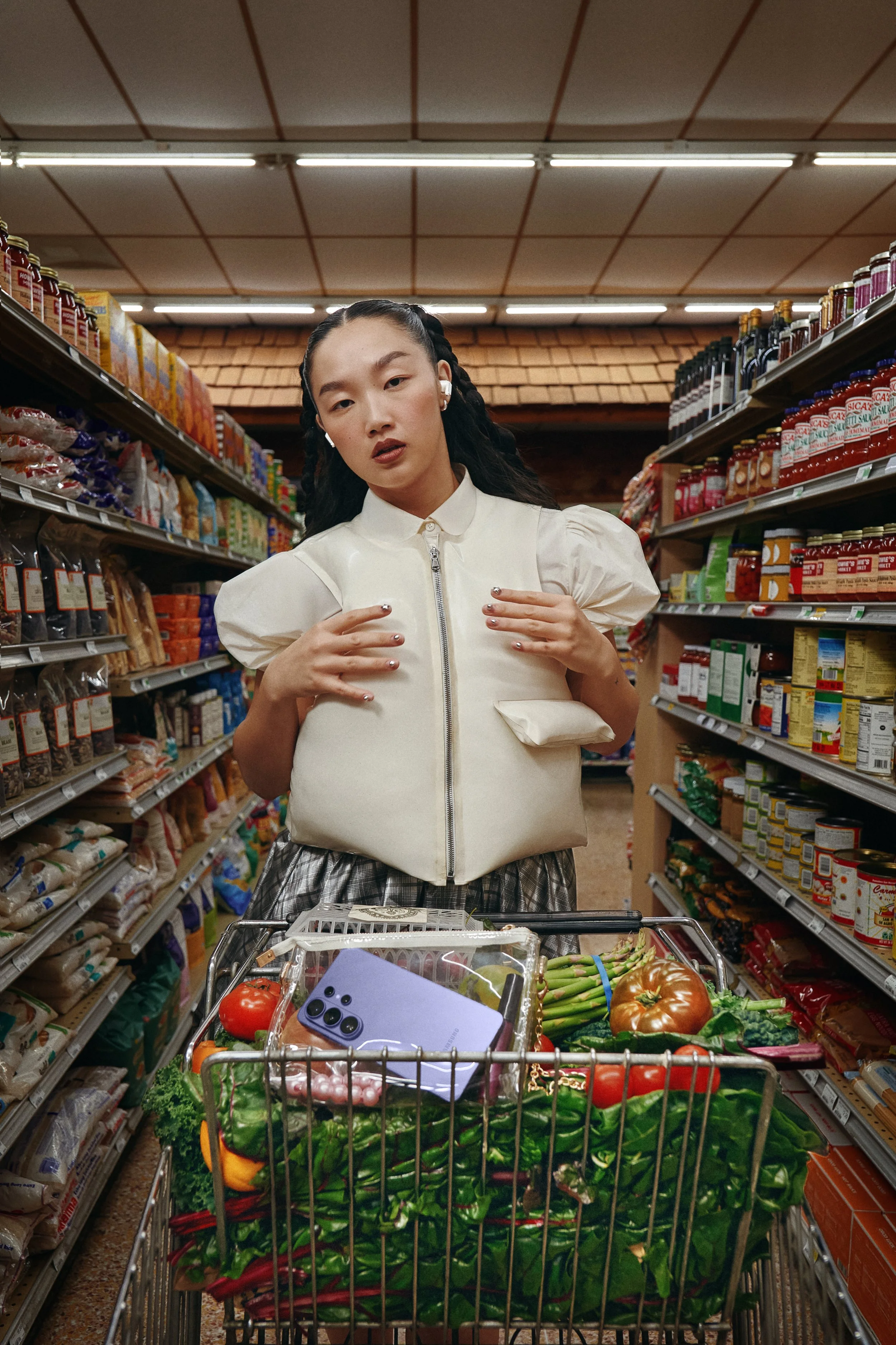 Samsung_RealLifeHandled_04_OTS_GroceryPasta_00656_V4 (2).jpg