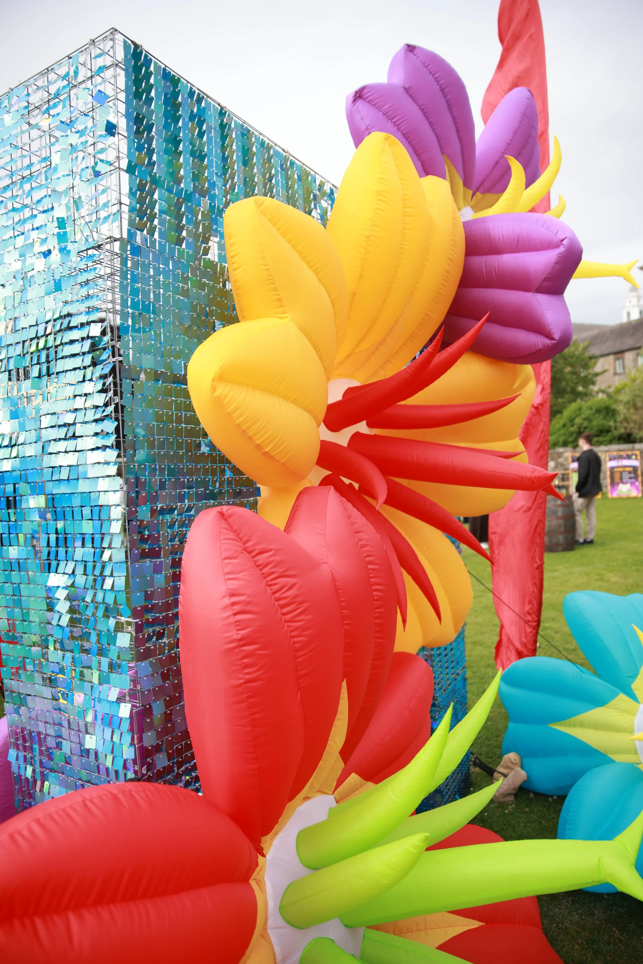 corporate-summer-party-decor.jpg