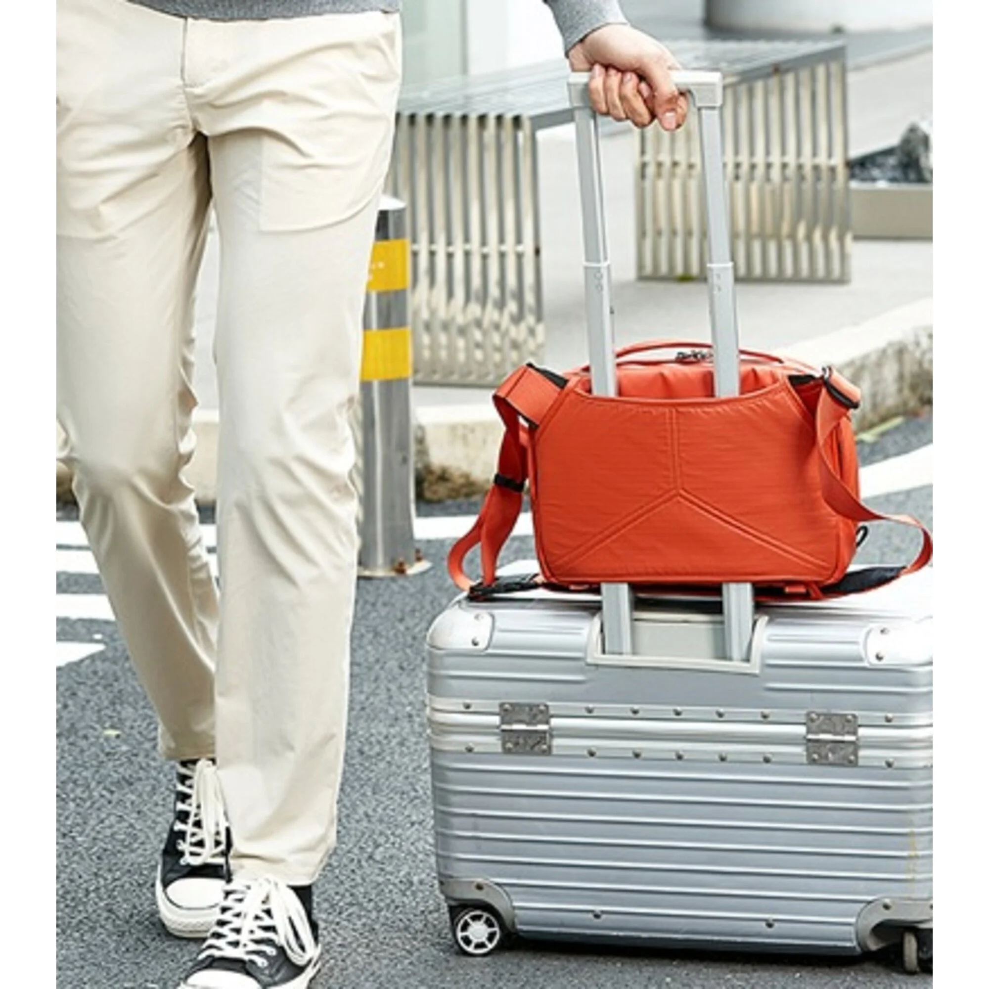 Summit-Creative-Tenzing-Shoulder-bag-10l-orange-3.jpg