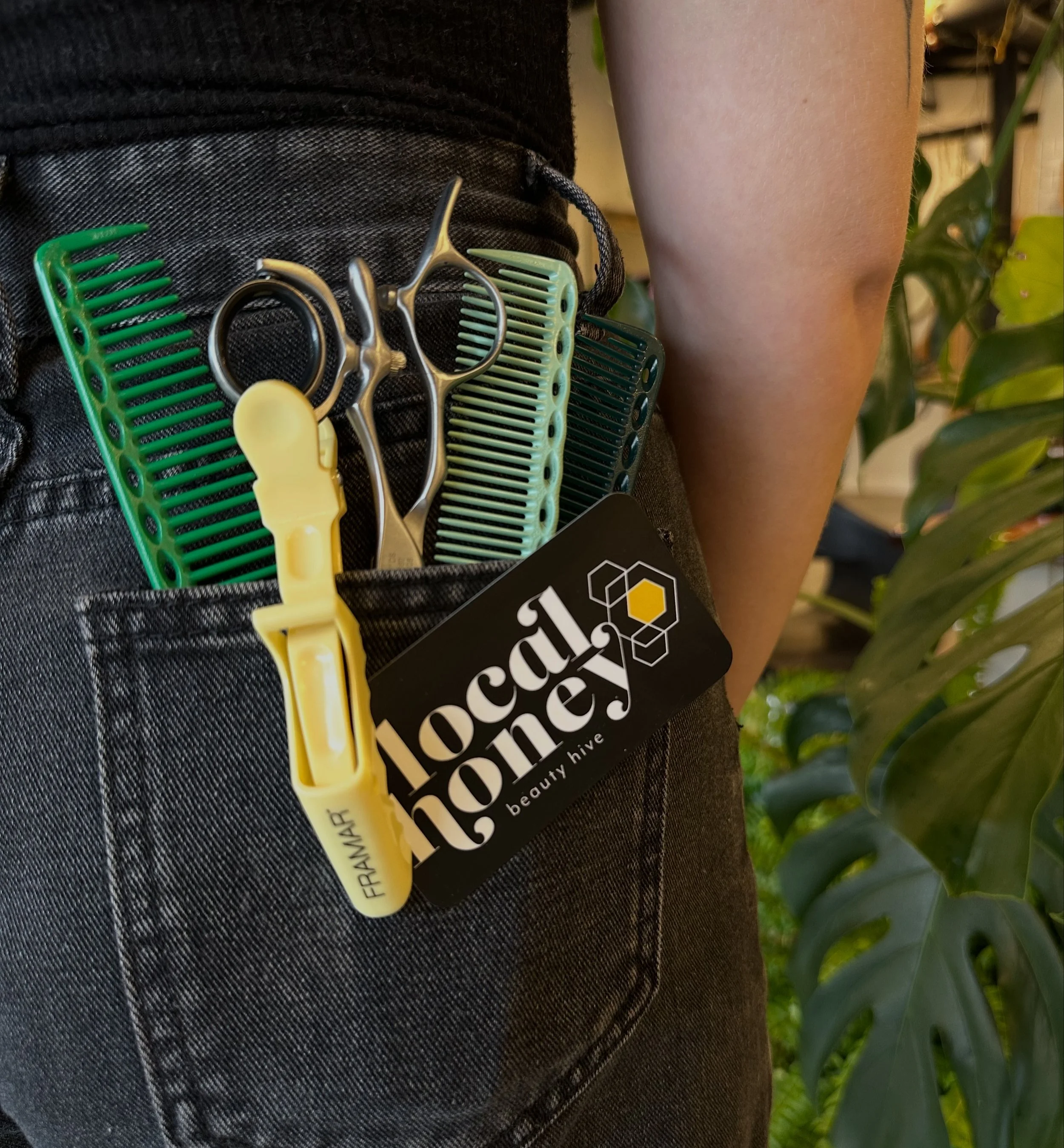We have everything right in our back pocket ;)

&bull;
&bull;

#Localhoneybeautyhive #thriveinthehive #buffalohair #buffalohairsalon #buffalostylist