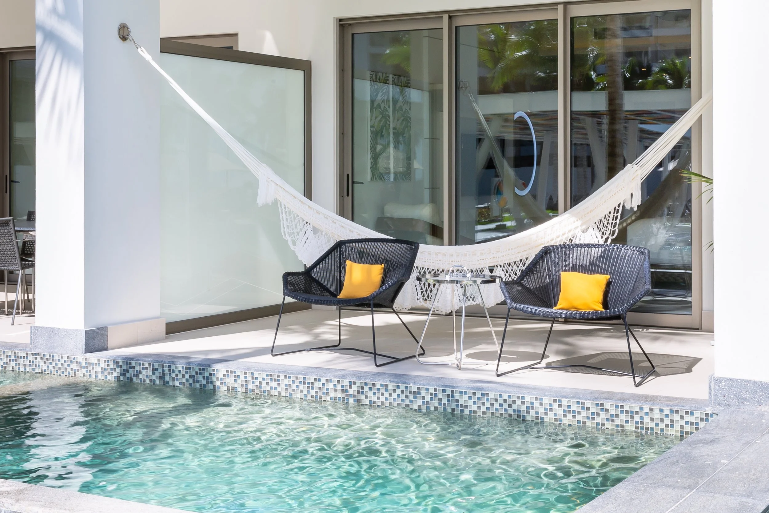 amenities-junior-suite-swim-up.jpg