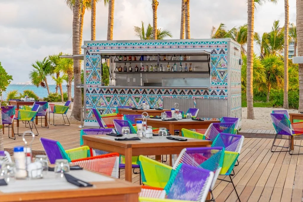 gbcn-dining-food-truck-restaurant_02-hd.jpg