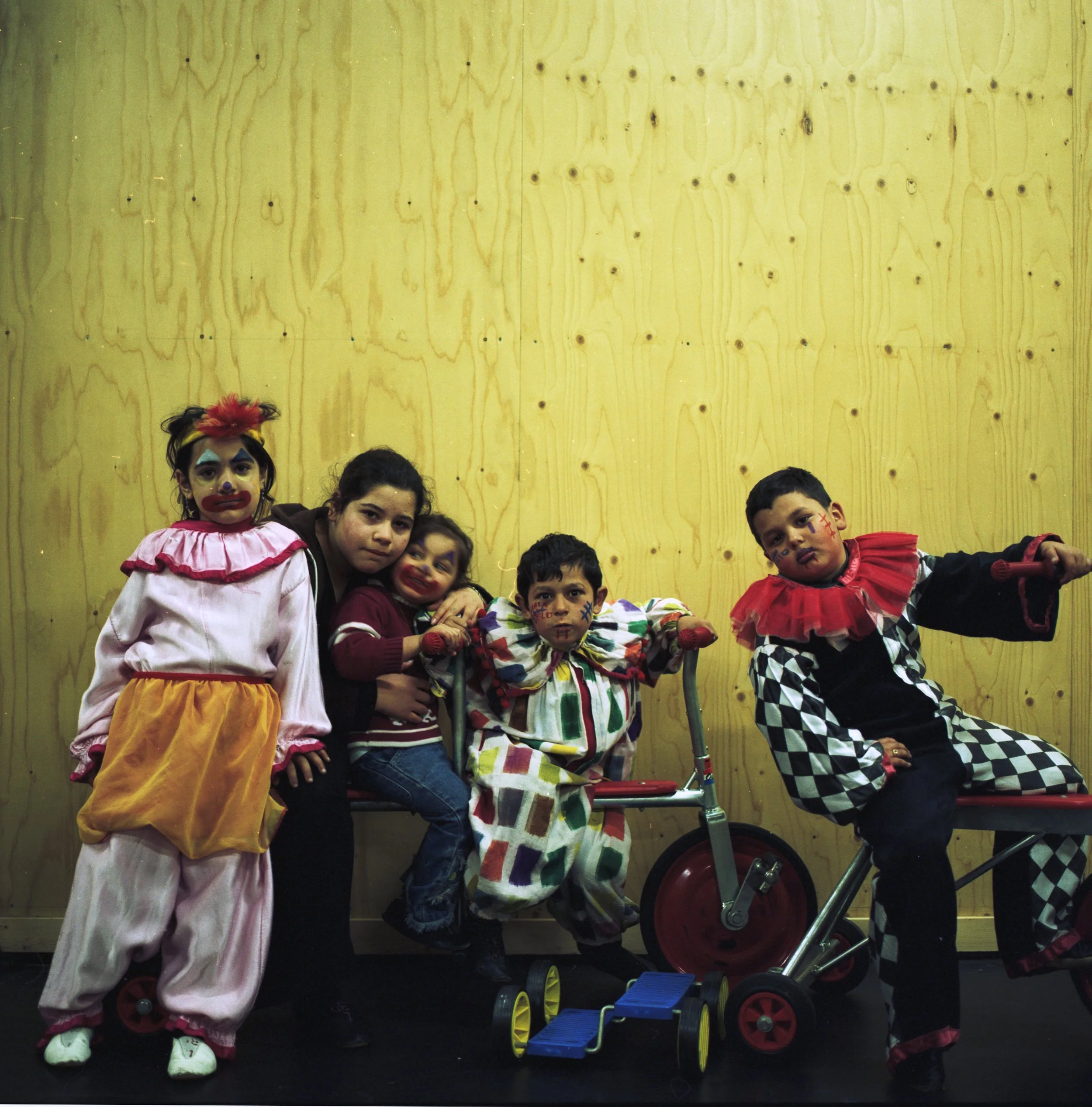 Circus Elleboog ZÓ – Roma Project, colour photograph, 35 x 35 cm, 2003