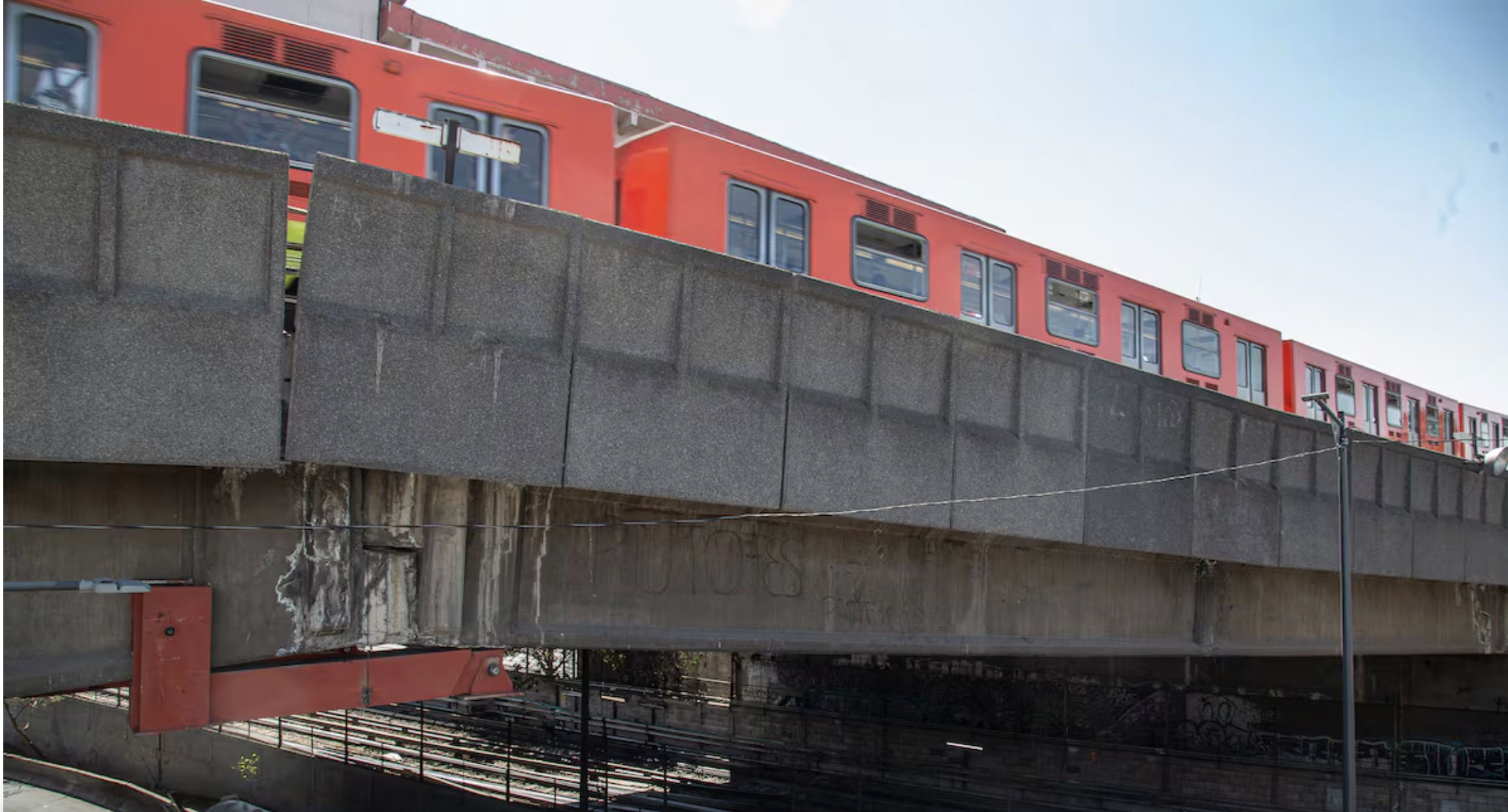 Mexico City Construction Supervisor Demands "Urgent and Immediate" Renovation of Metro Line 9