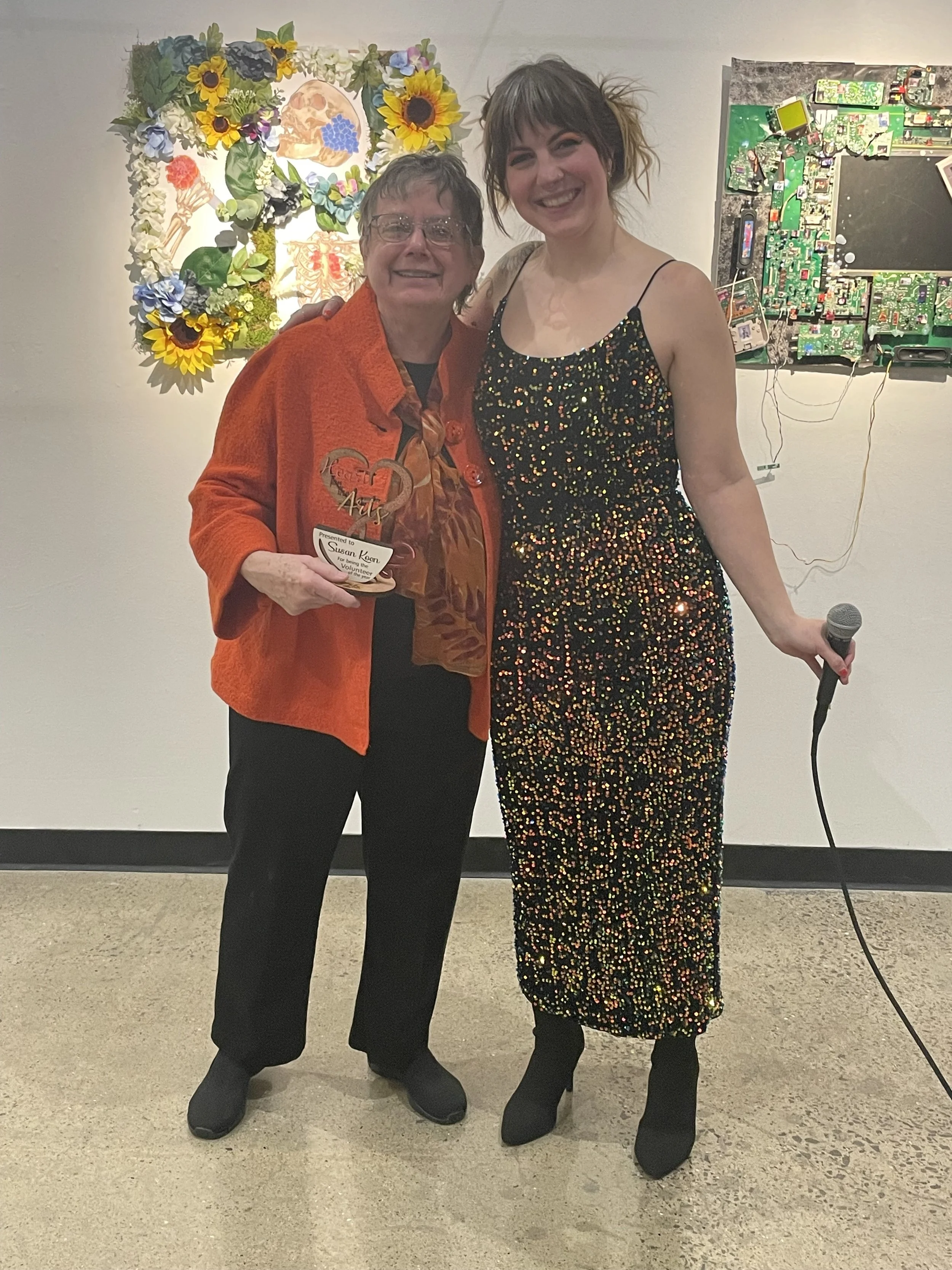 Susan Koen Receiving the Heart for Art Award