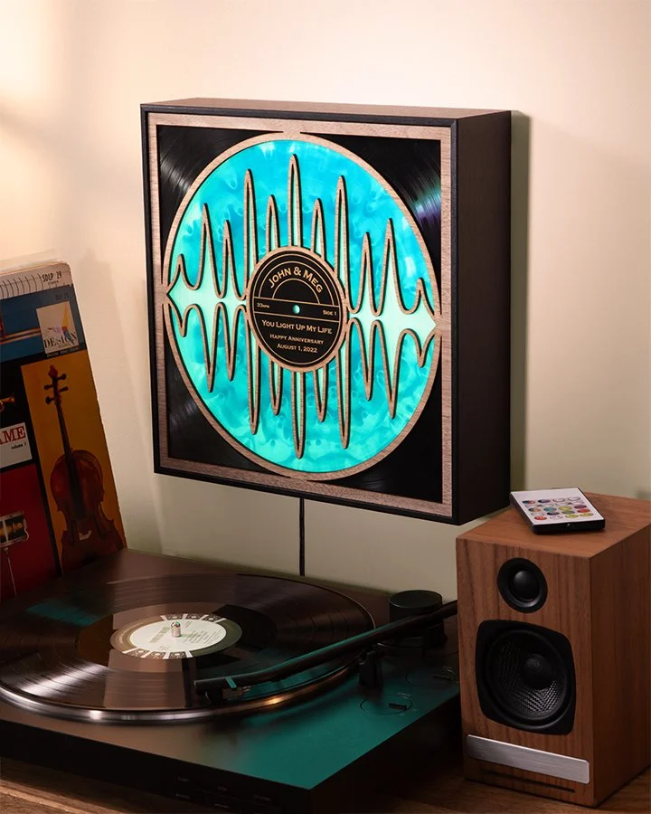61843_VinylLamp_W25 copy 2.jpg