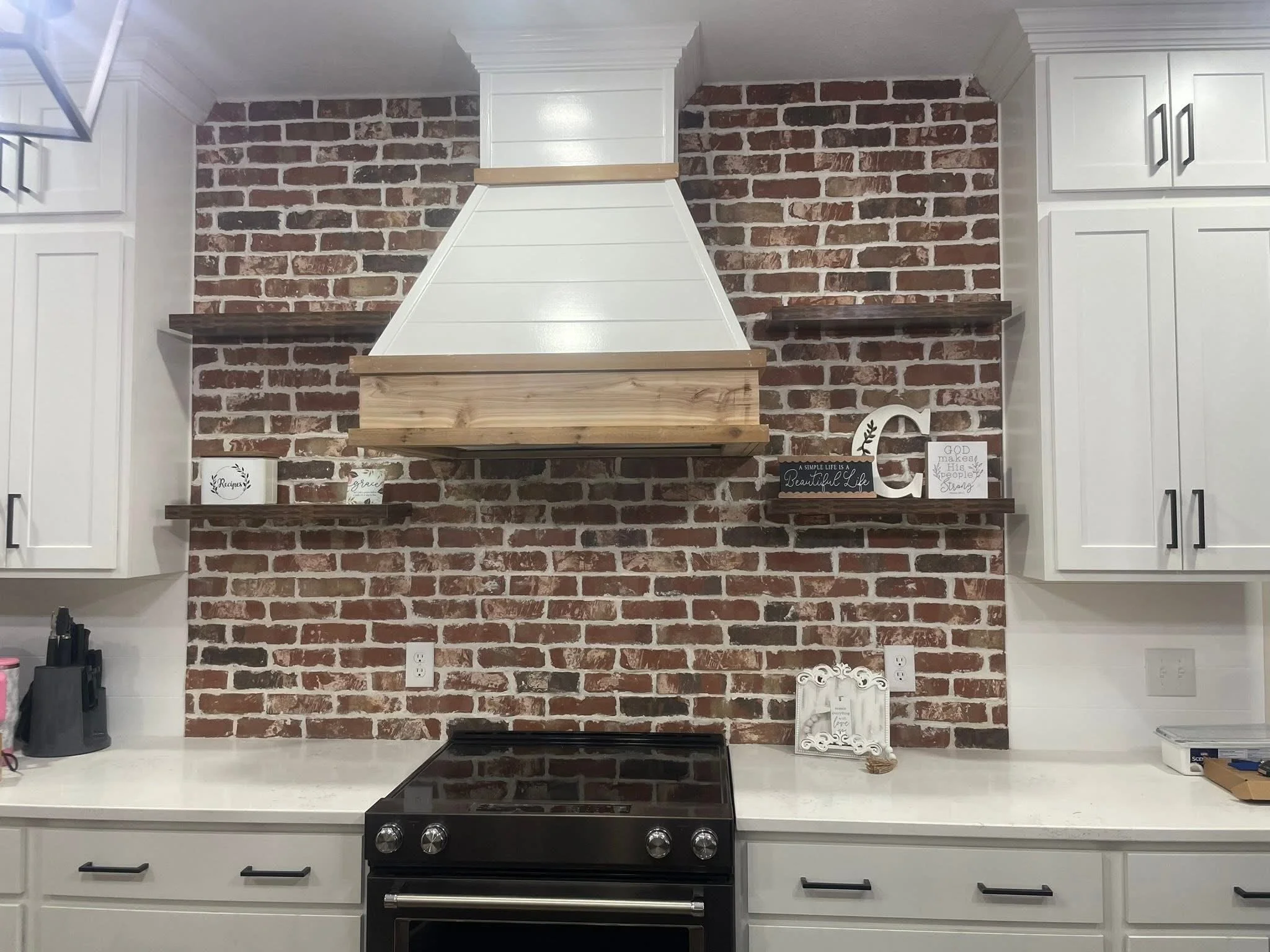 Kitchen Backsplash & Custom Range Hood