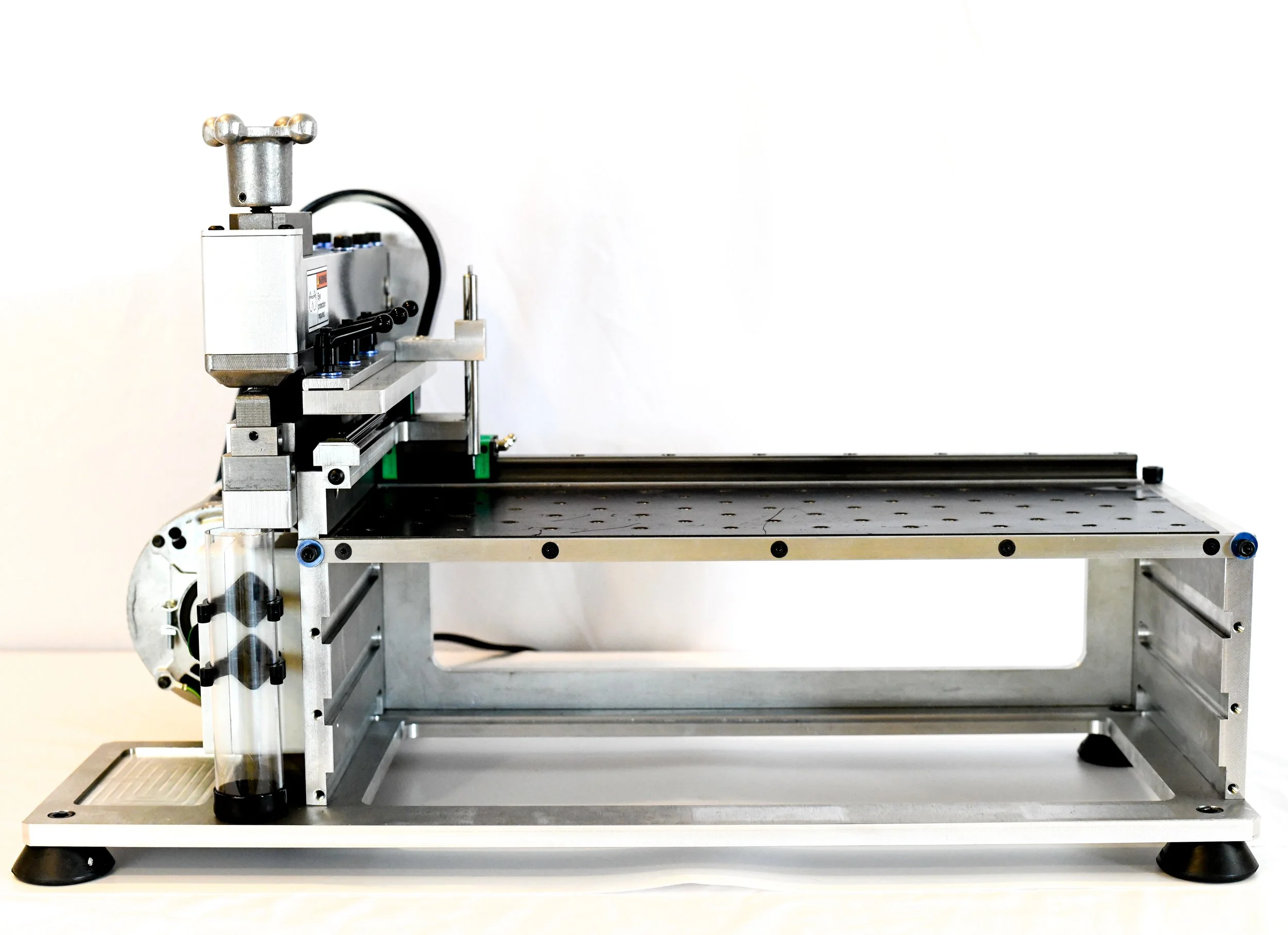 WEIGHT: 
75 lbs. / 34 kgs.
FOOTPRINT:
27" x 18" / 685.8mm x 457.2 mm
