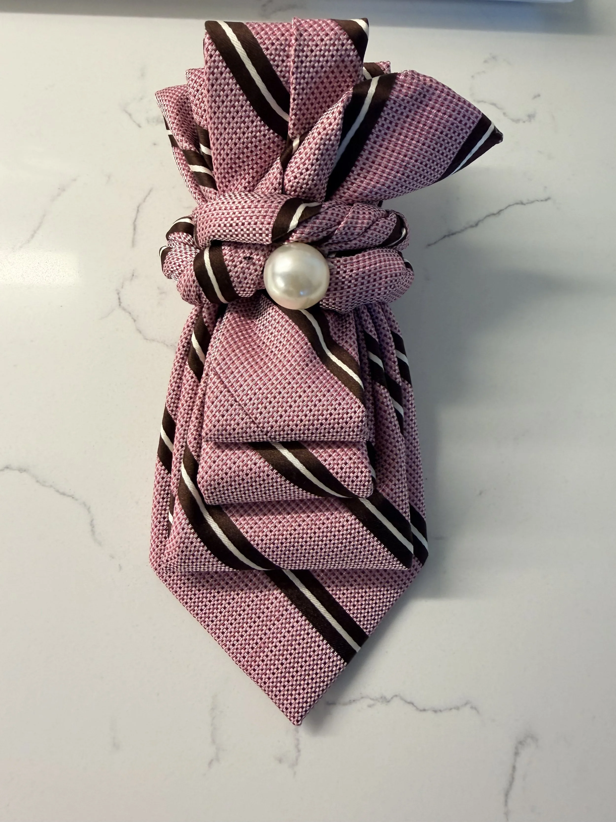 BROWN & PINK PEARL NECKTIE