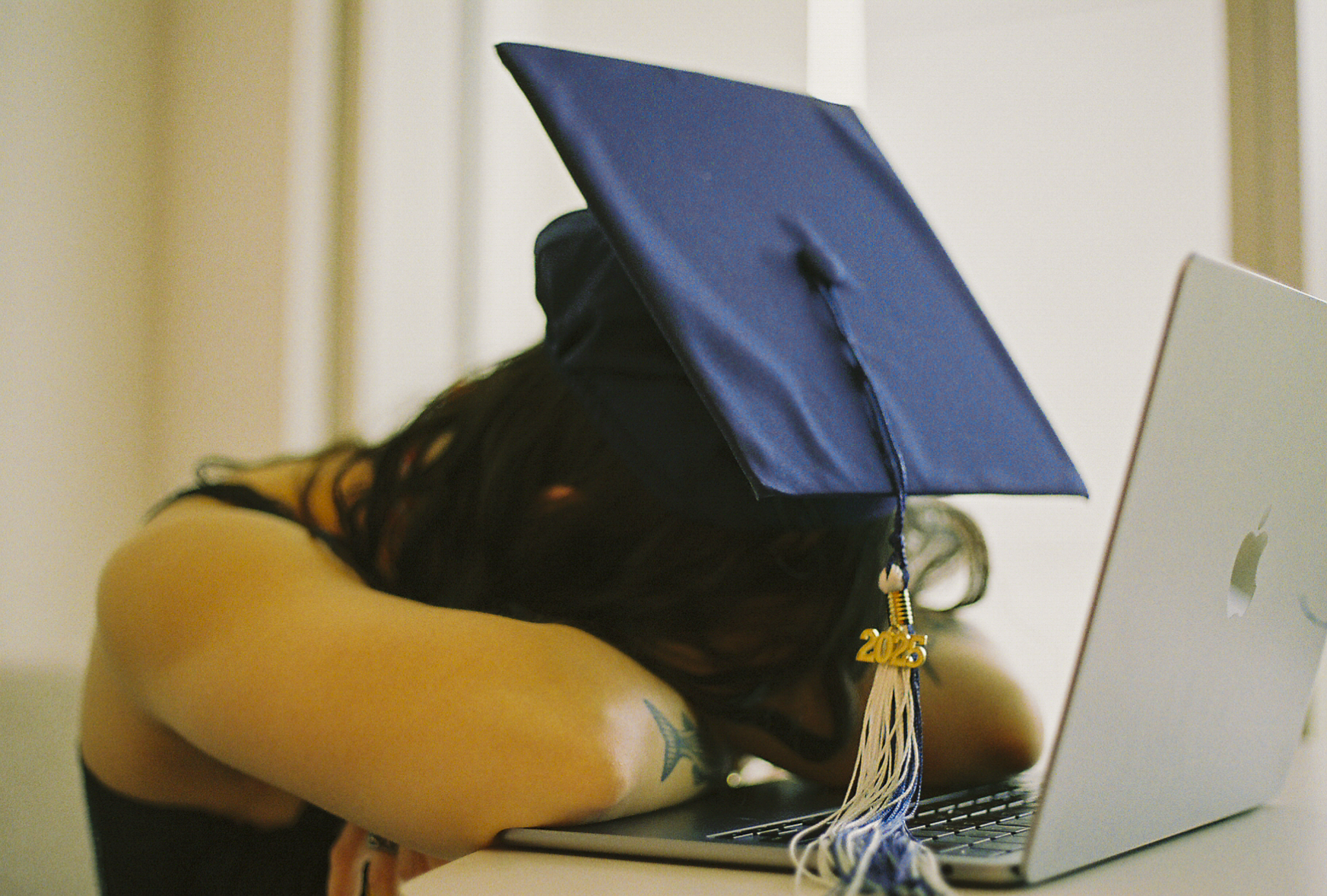 BD-GRAD-2025-28.png