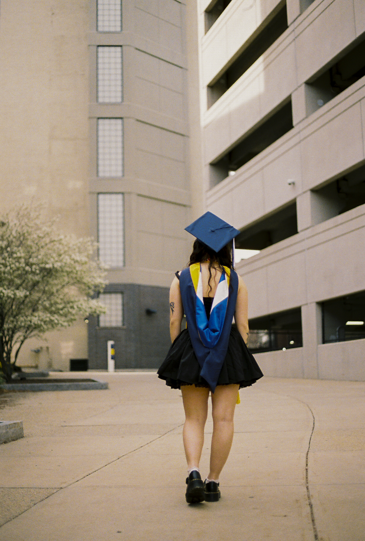 BD-GRAD-2025-27.png