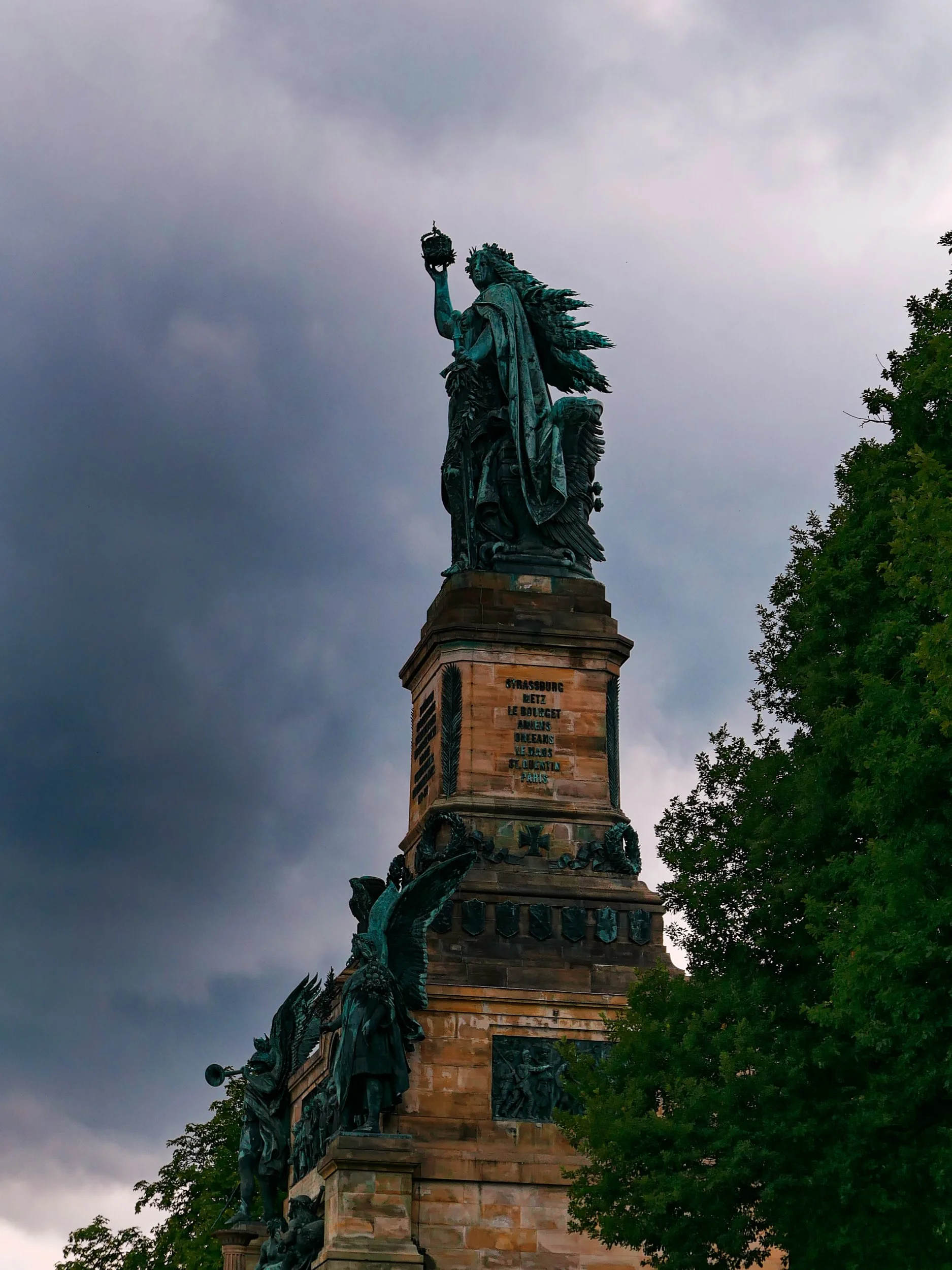 P1034629Statue.jpg