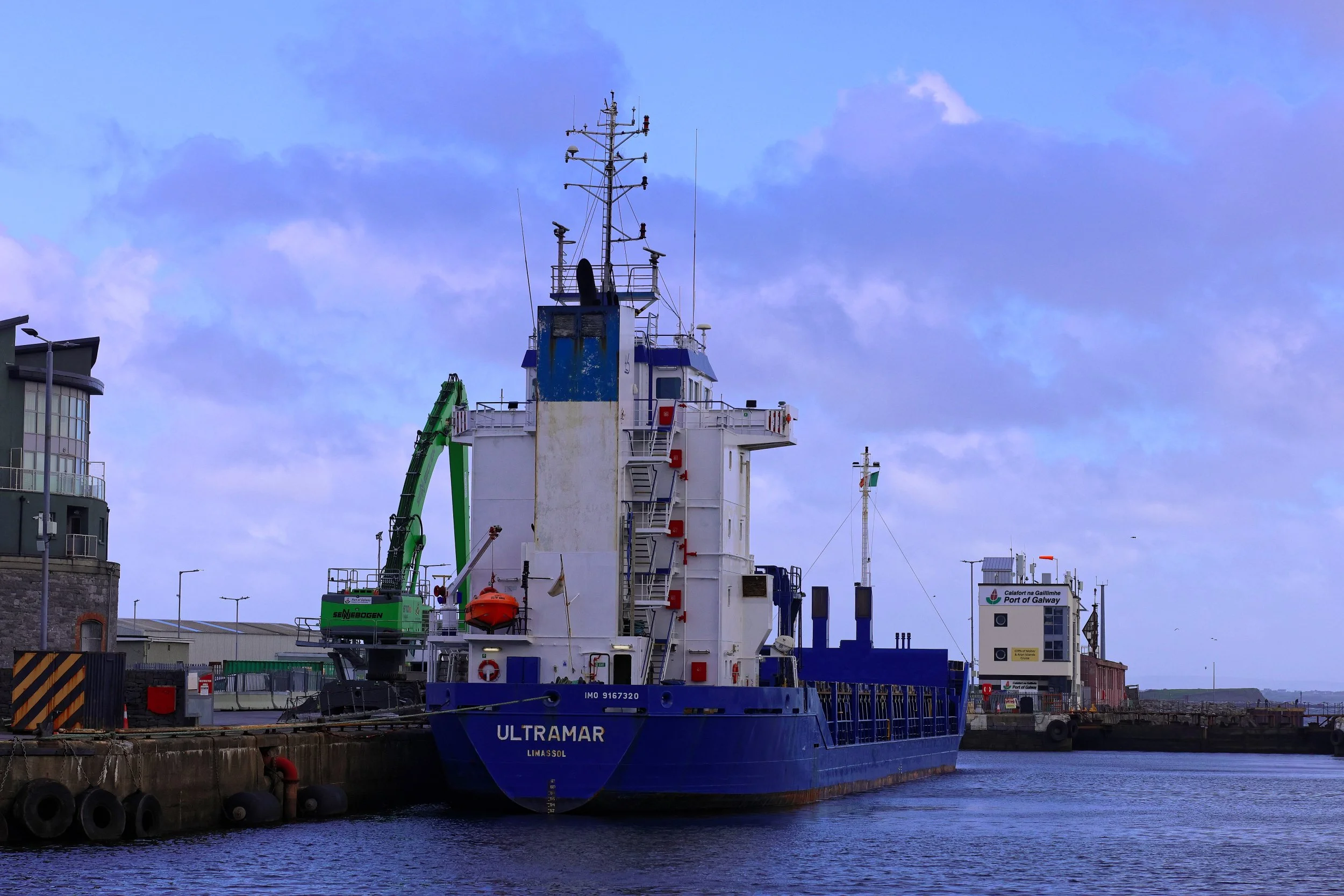 IMG_4331loading ship.jpg