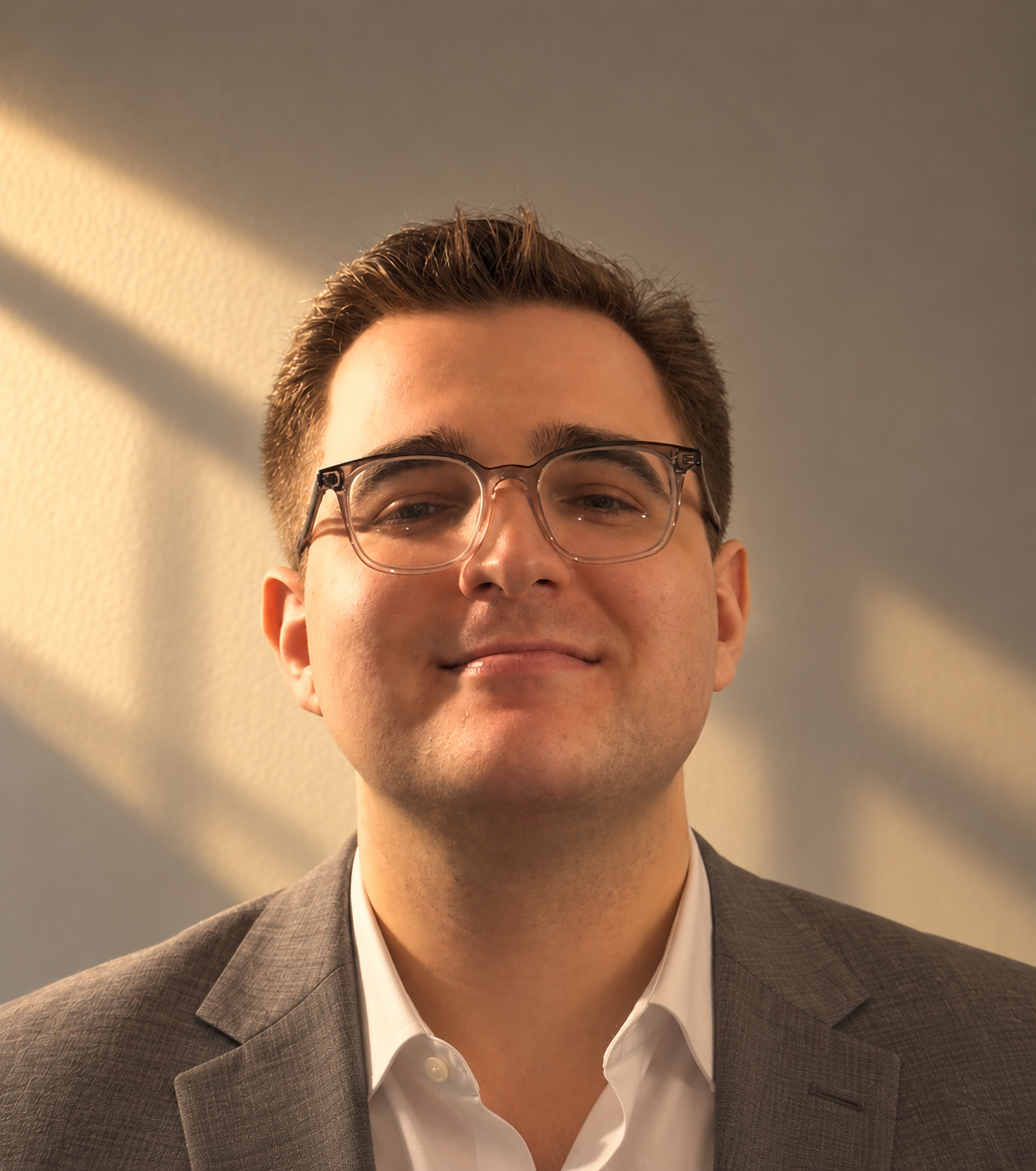 Portrait of a 175 LSAT scorer who tutors the LSAT using unique and proprietary methods to help students reach their maximum potential.