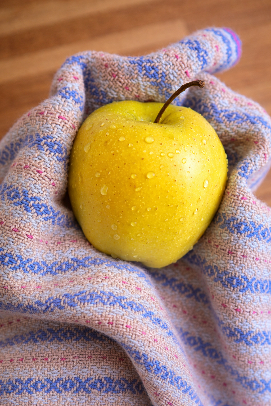 weaving apple.png