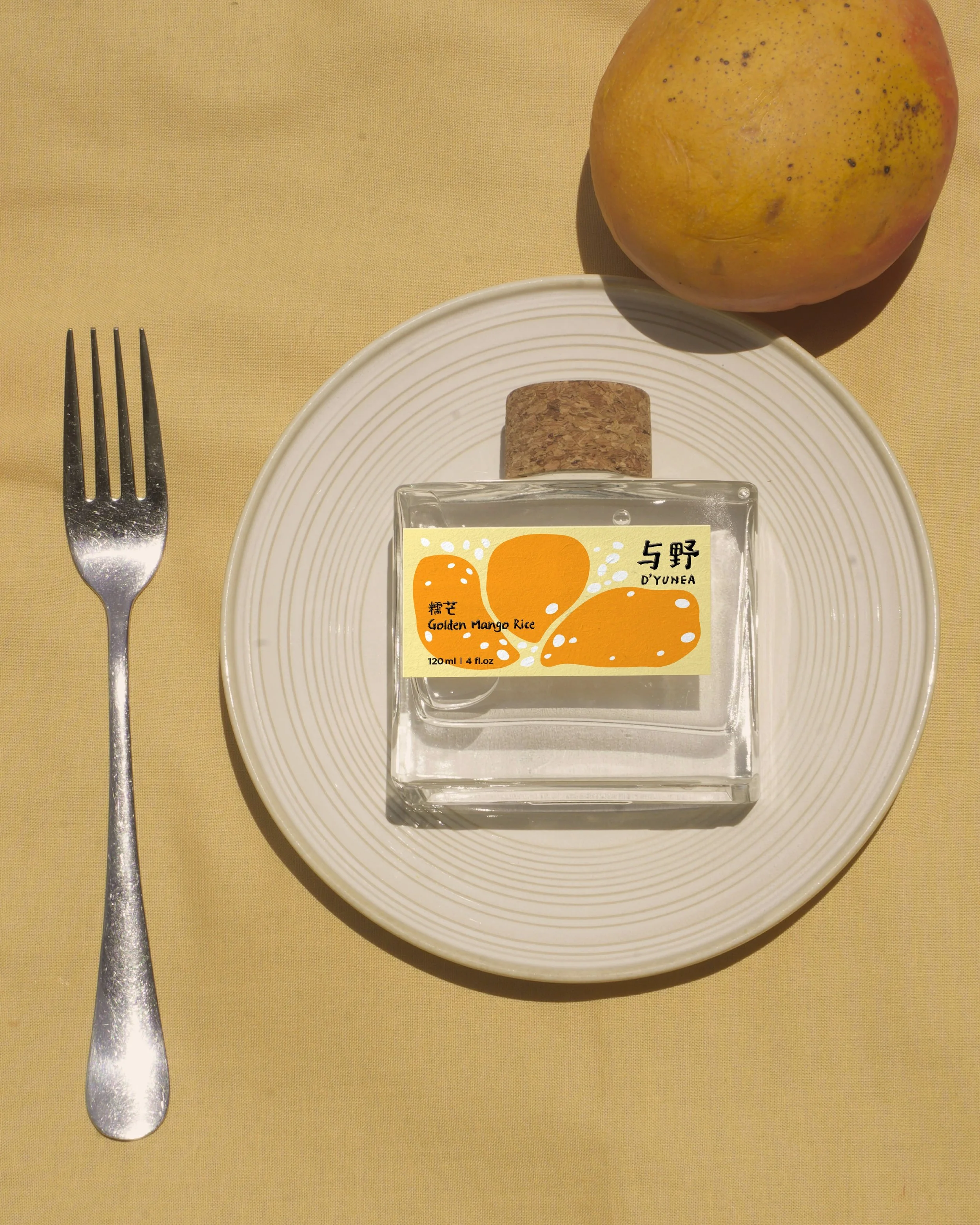 Golden Mango Rice🥭

The mango is perfectly ripe,
sweet and soft,
while the sun warms up the tablecloth.

Summer in Yunnan somehow always feels like this.
No plans needed.
Something delicious just finds its way to you.

[Golden Mango Rice] 120ML Frag
