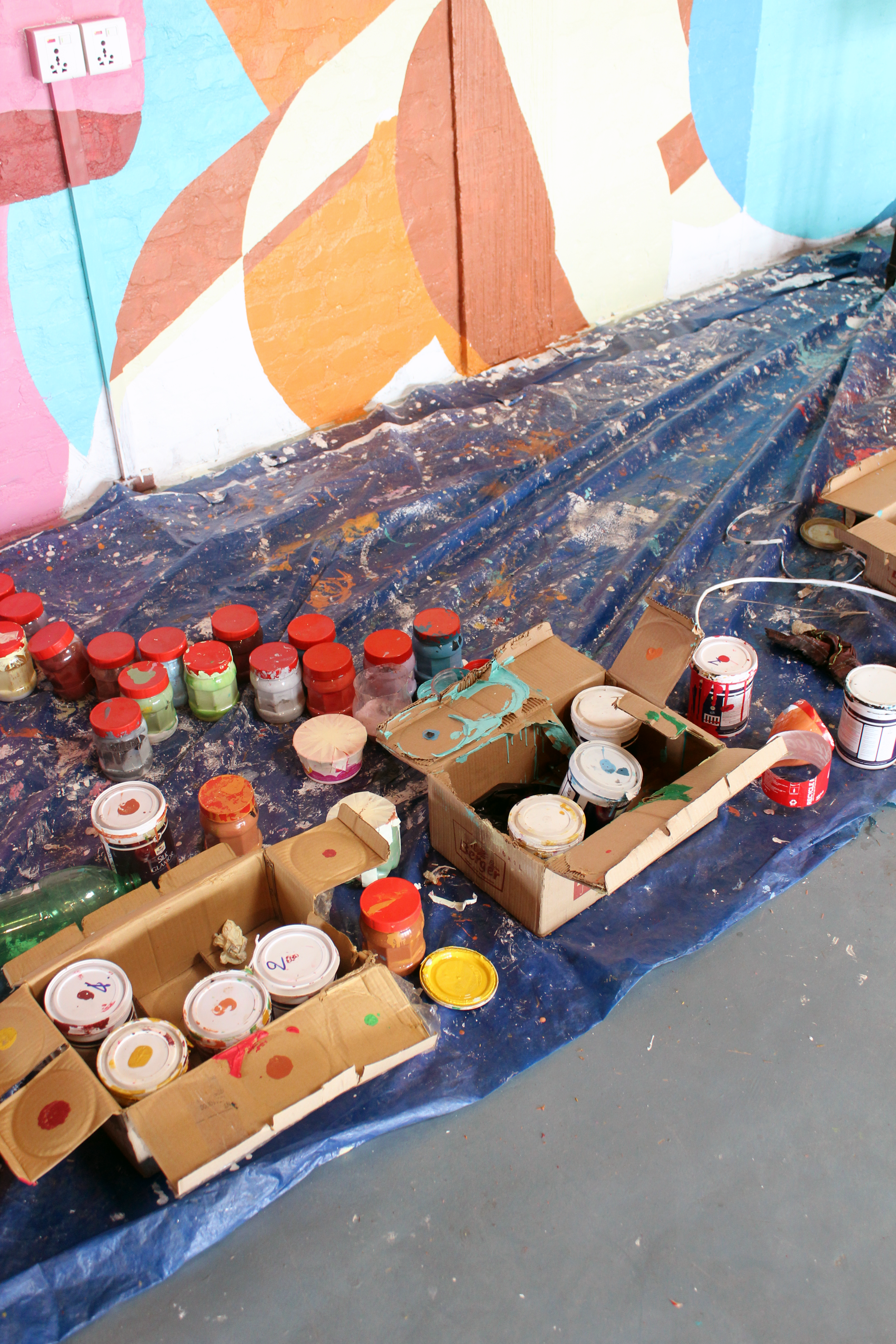 LS_MURAL_ArtistLindertSteegen_CourtesyKalkmanGallery_WIP2.png