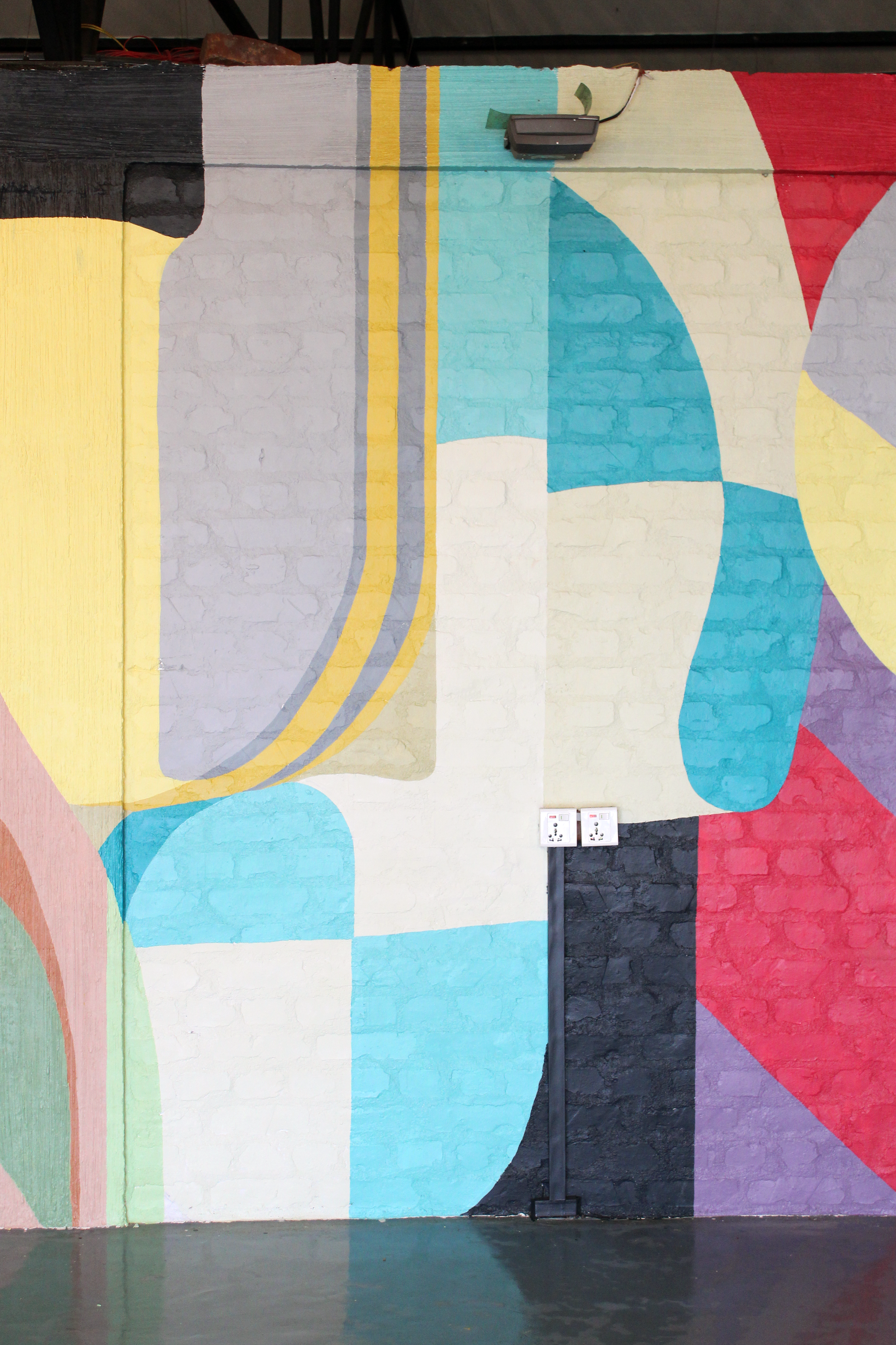 LS_MURAL_ArtistLindertSteegen_CourtesyKalkmanGallery_Muralcloseup2.png