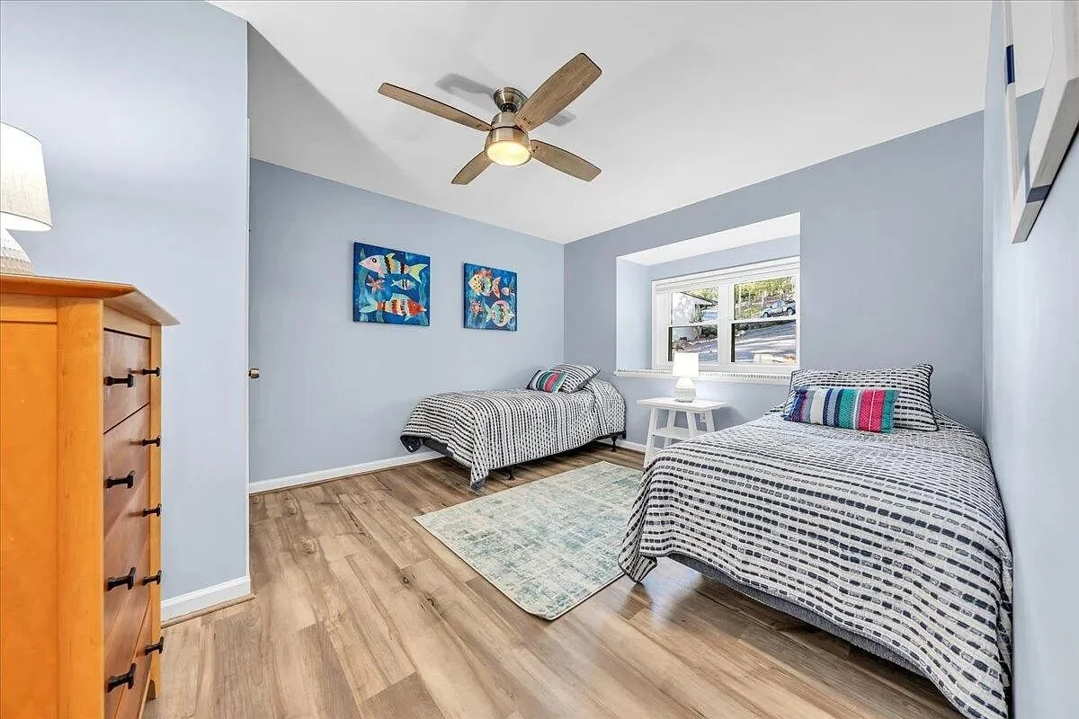 Main Level Twin Bedroom.jpg