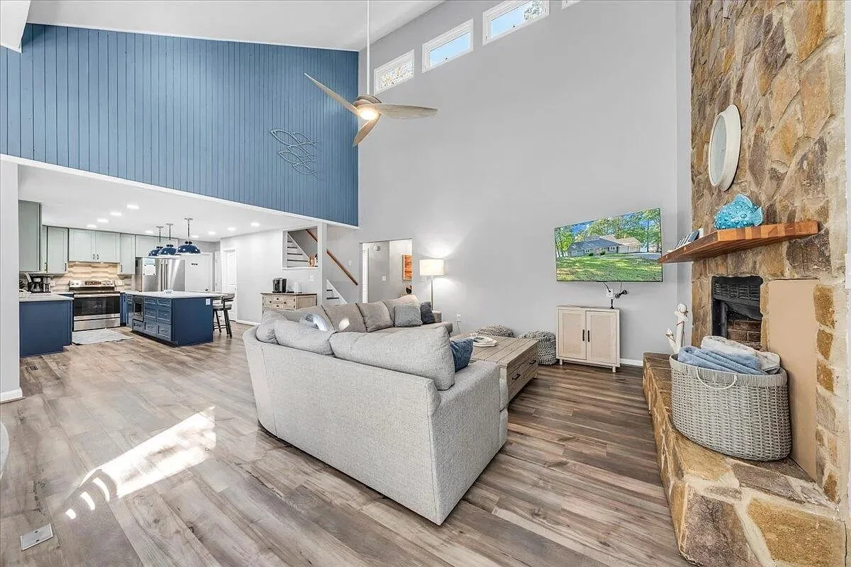 Family Room 2.jpg