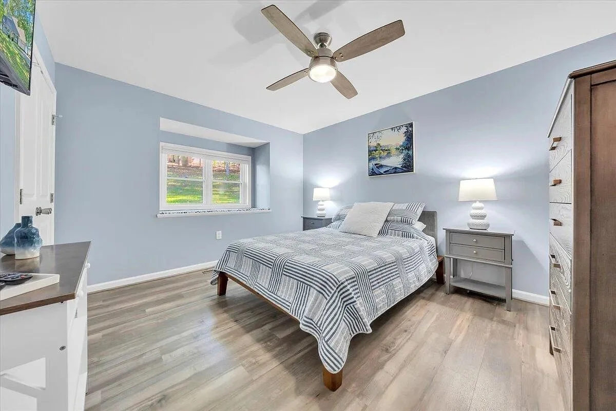Main Level Queen Bedroom.jpg