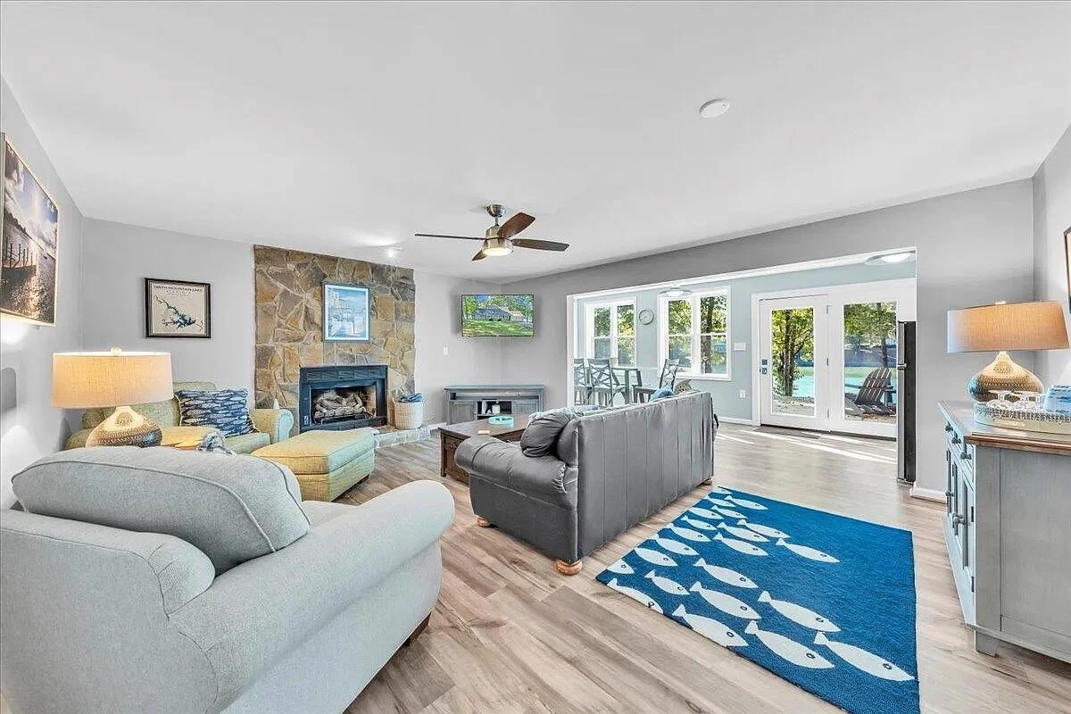 Downstairs Family Room 2.jpg