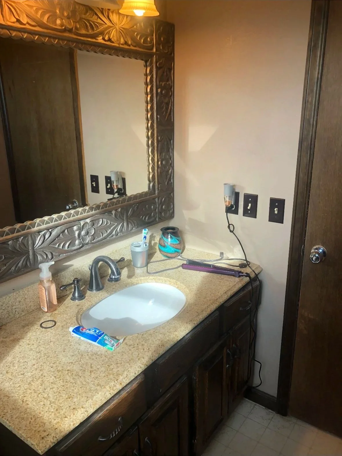 BATHROOM_OLD.jpg