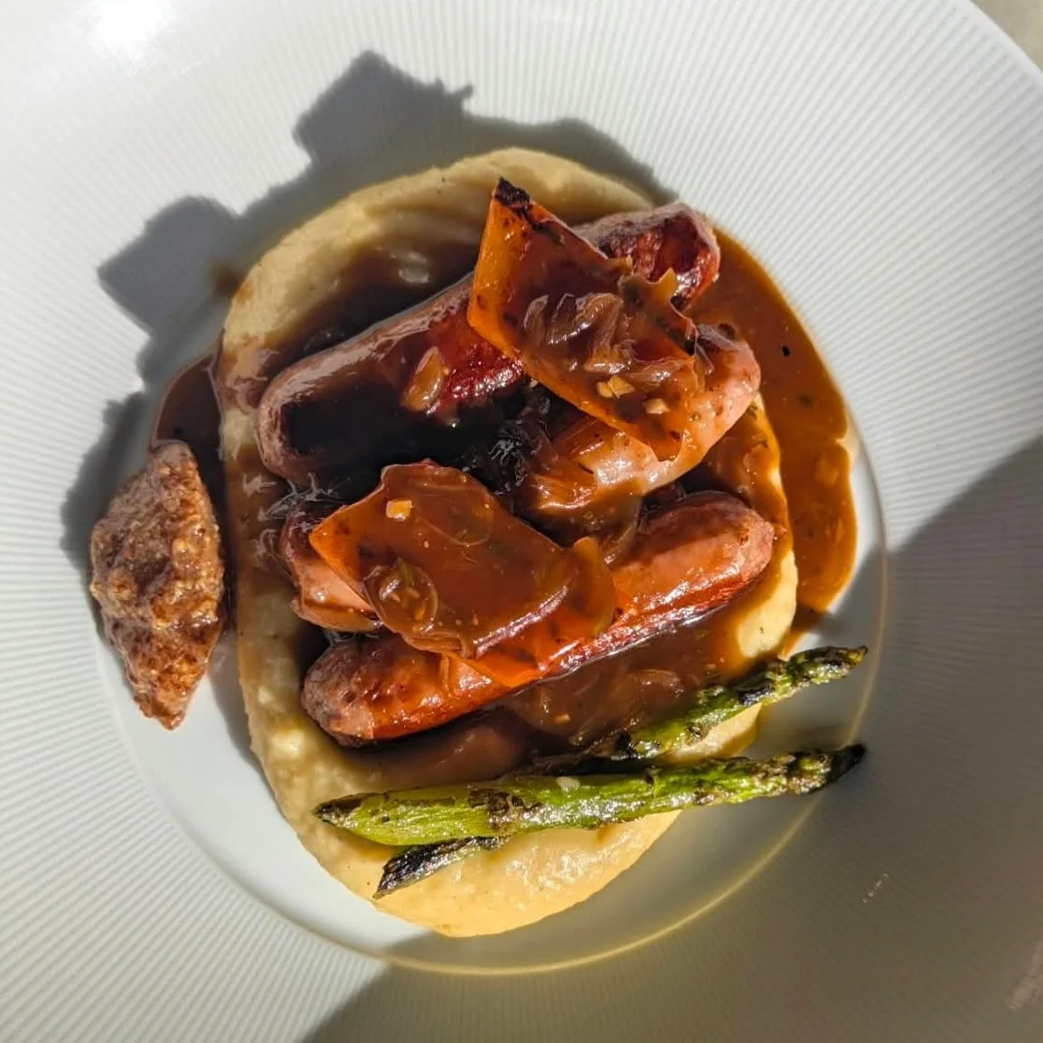 The perfect winter warmers - Bangers &amp; Mash, Hot Beef sando with pouring gravy, The Rabbit way. Back open from 12 til&rsquo; late for the rest of the week serving the best food &amp; drinks our town has to offer ❤️