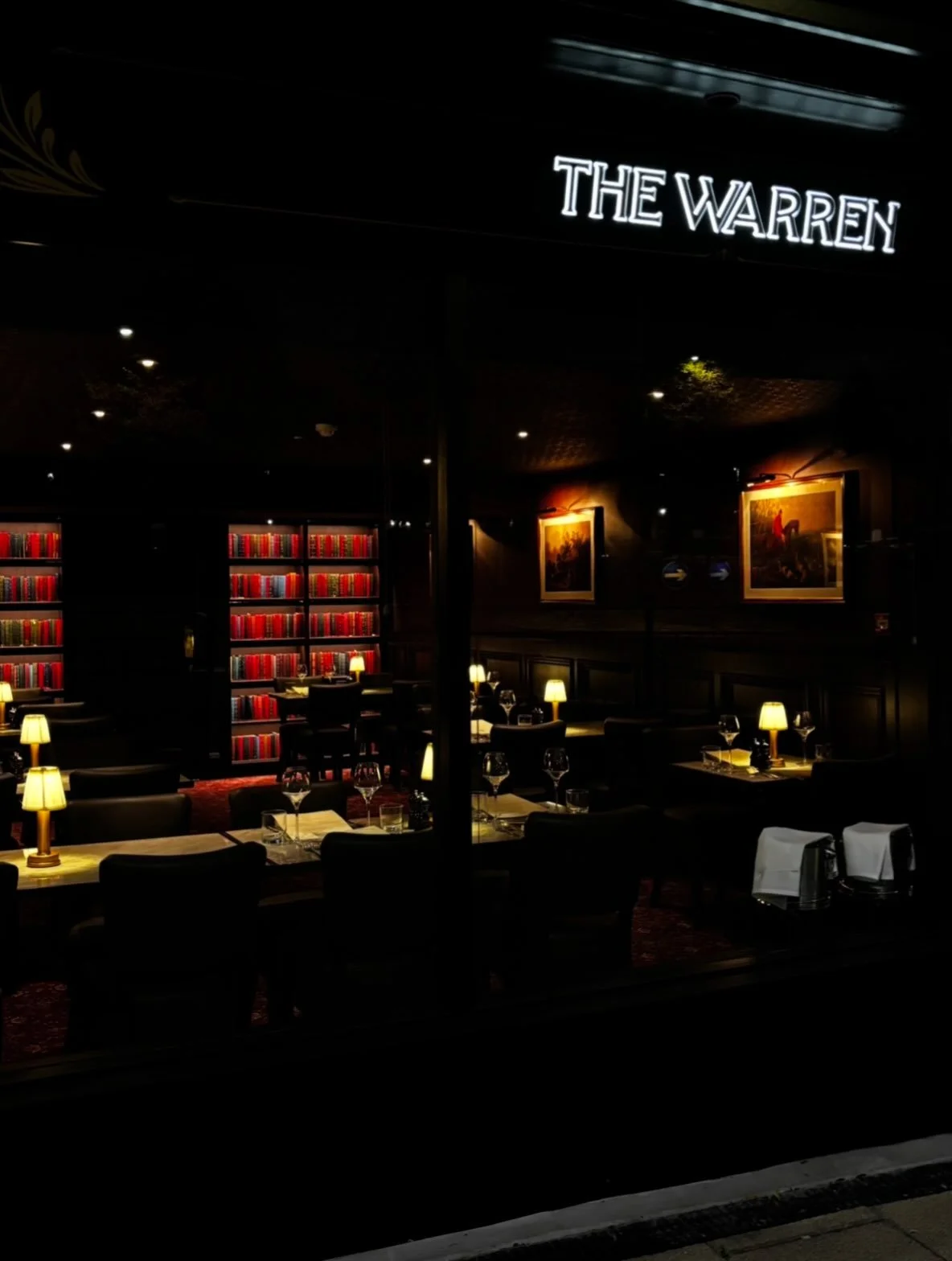 ✨ Under the lights, where good food, great drinks and even better company come together. 🥂🍴

Join us for a little indulgence, a lot of atmosphere and moments worth staying for. 🖤