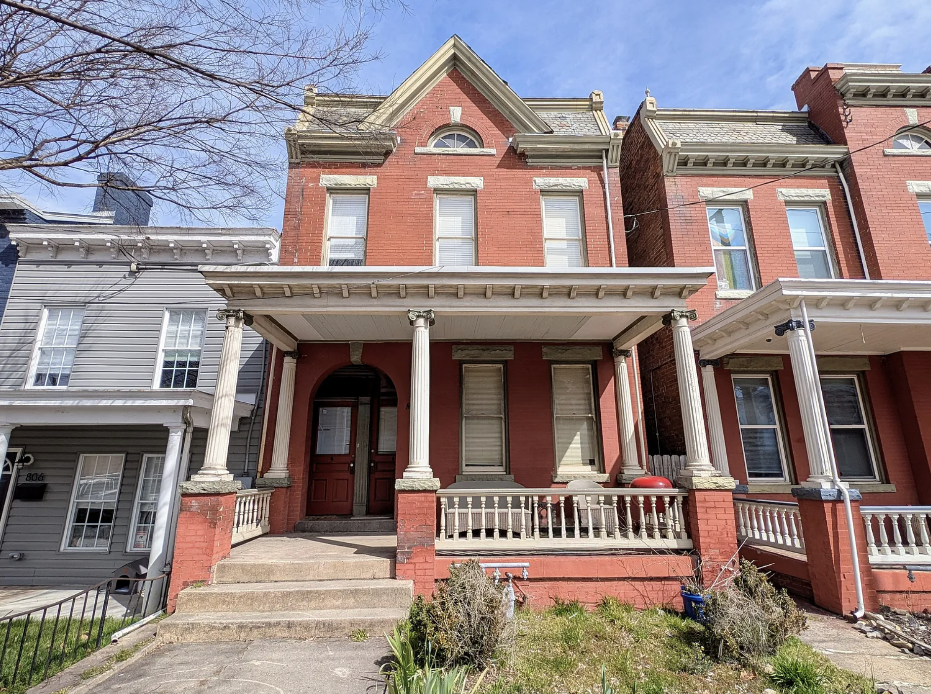 Rental Ideal for roommates or young professionals wanting quick access to VCU and MCV. Features bright living spaces, updated finishes, on-site laundry, and optional off-street parking.