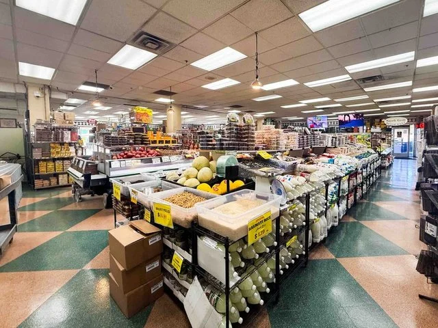 19964_Ventura_Blvd_Interior_Produce_2.jpg